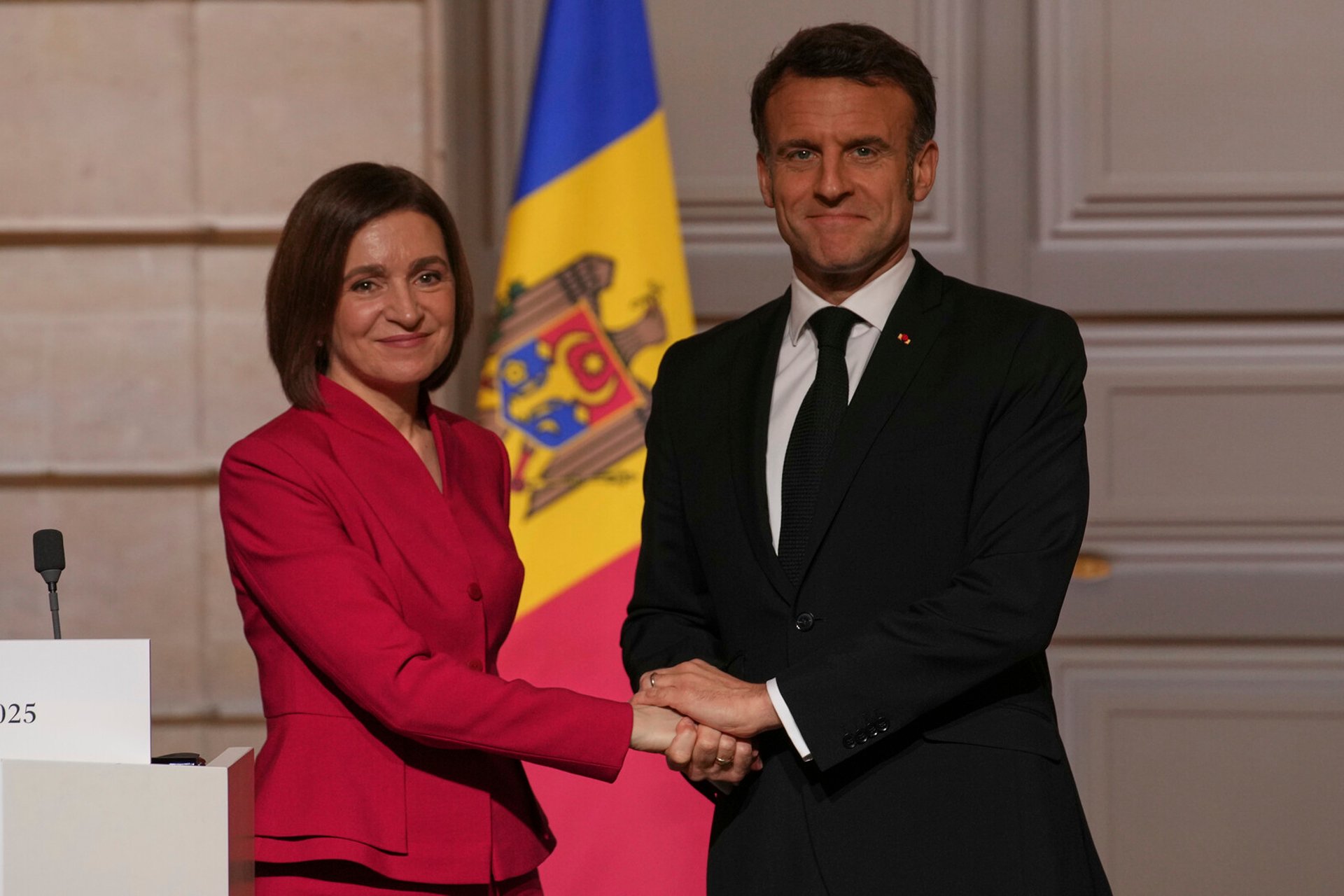 Macron accuses of Russian influence in Moldova