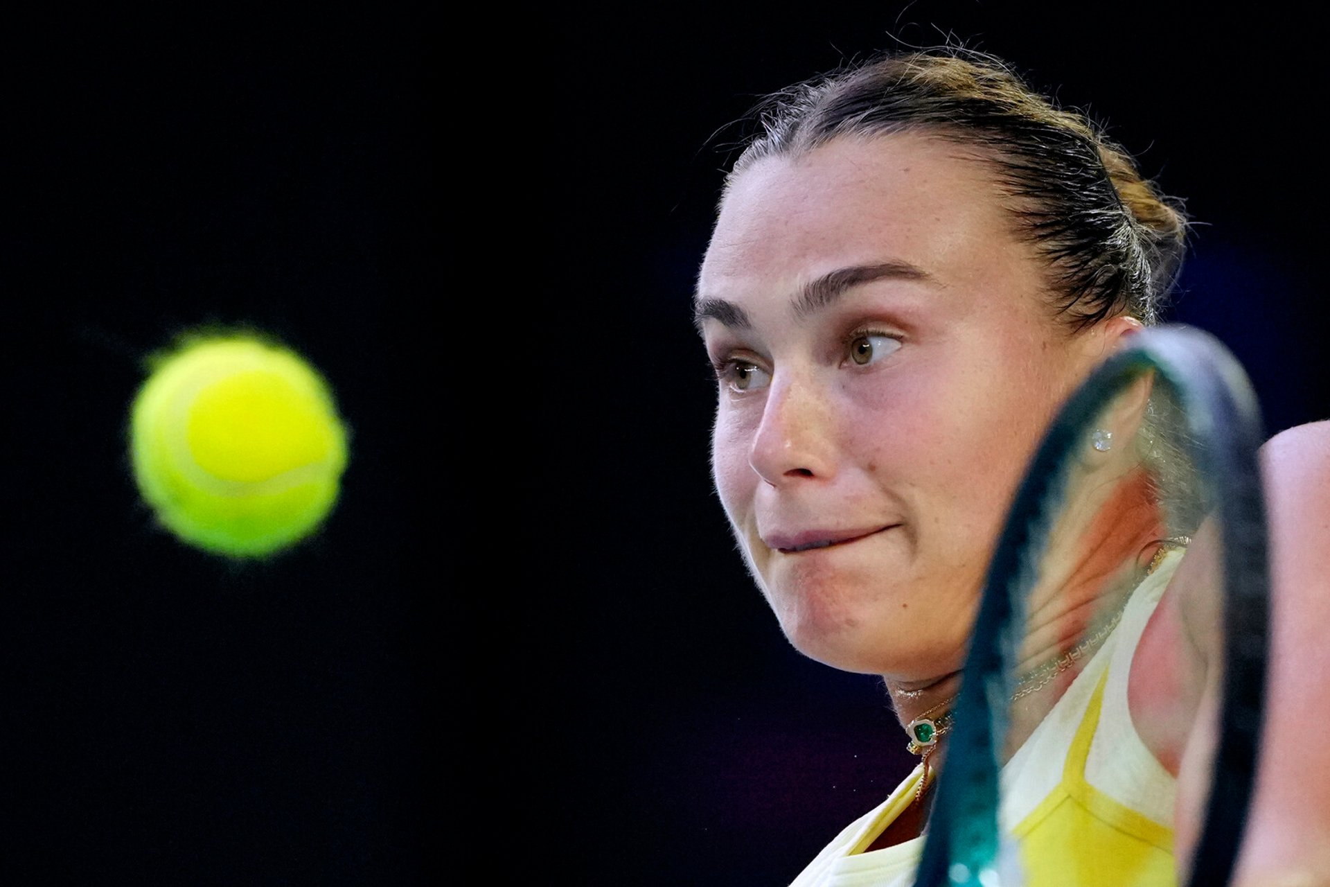 Sabalenka advances – chasing her