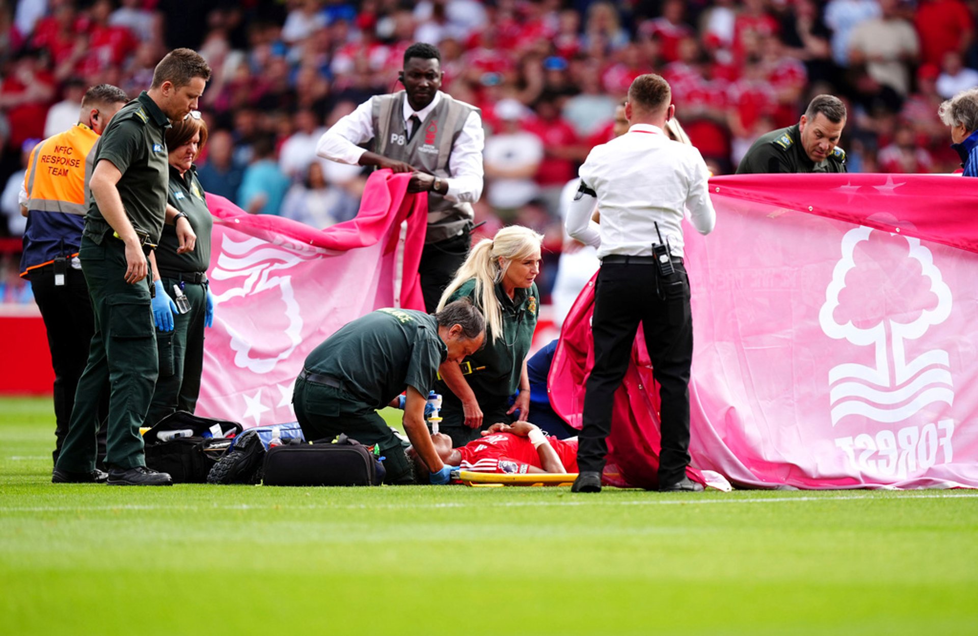 Nasty injury right away for Premier League star