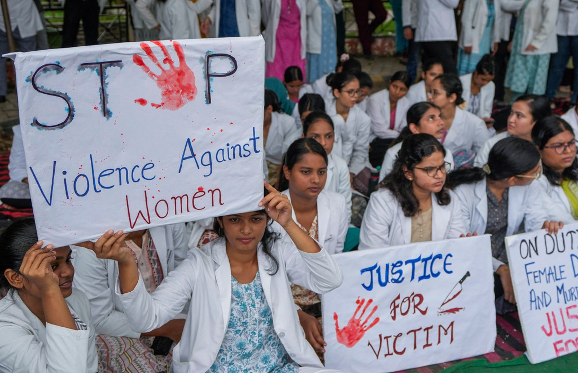 Indian doctor mass strike after student murder