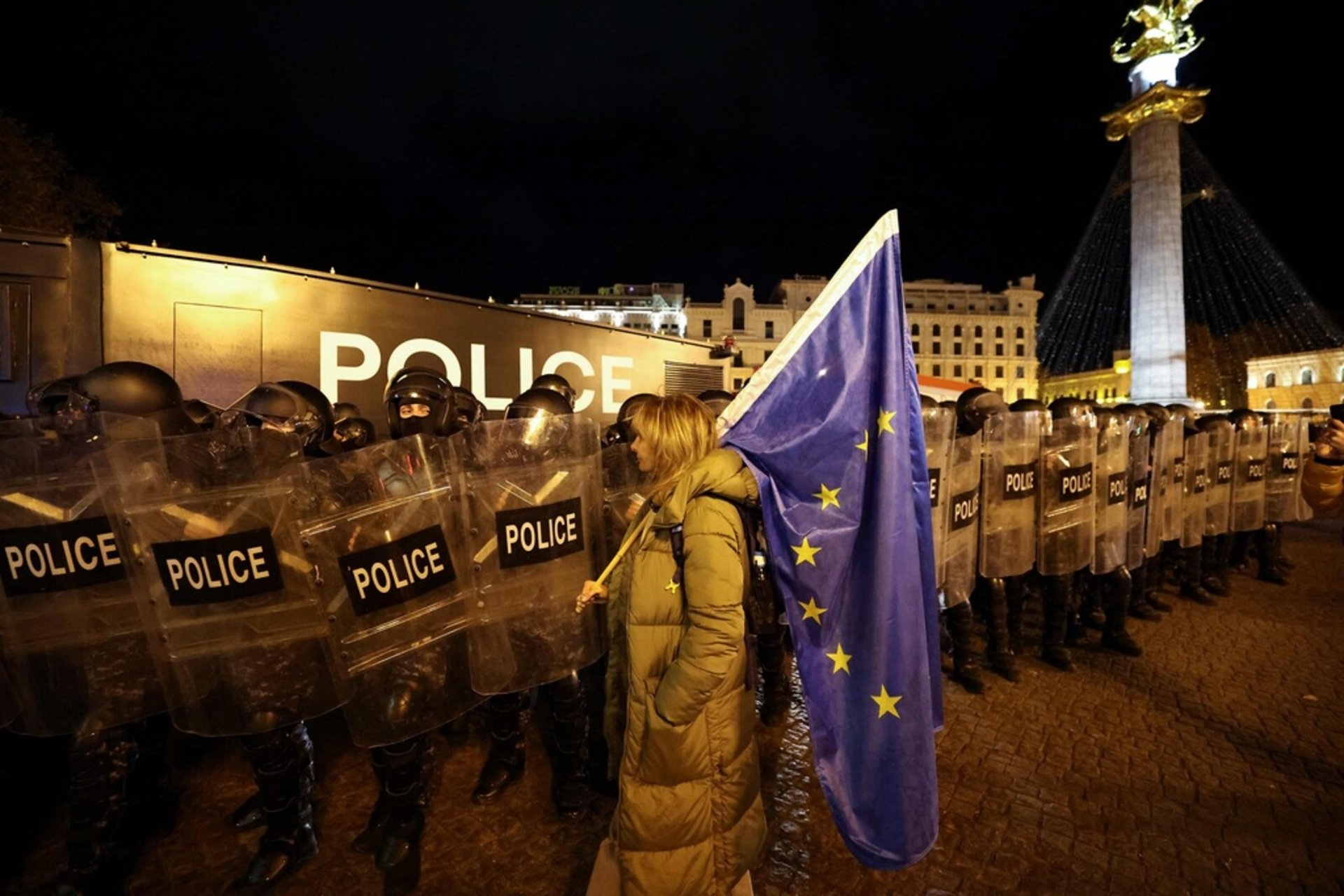 Tear gas against demonstrators in Georgia