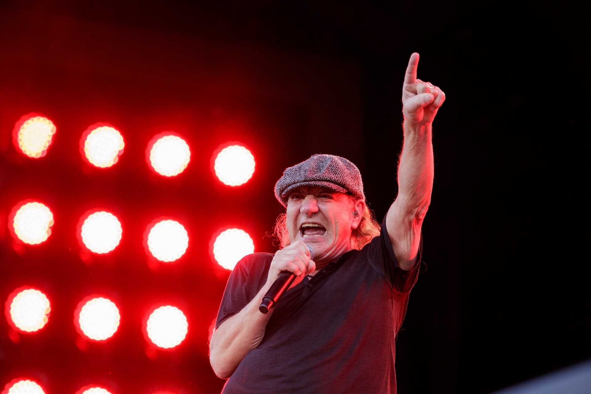 AC/DC to perform extra concert