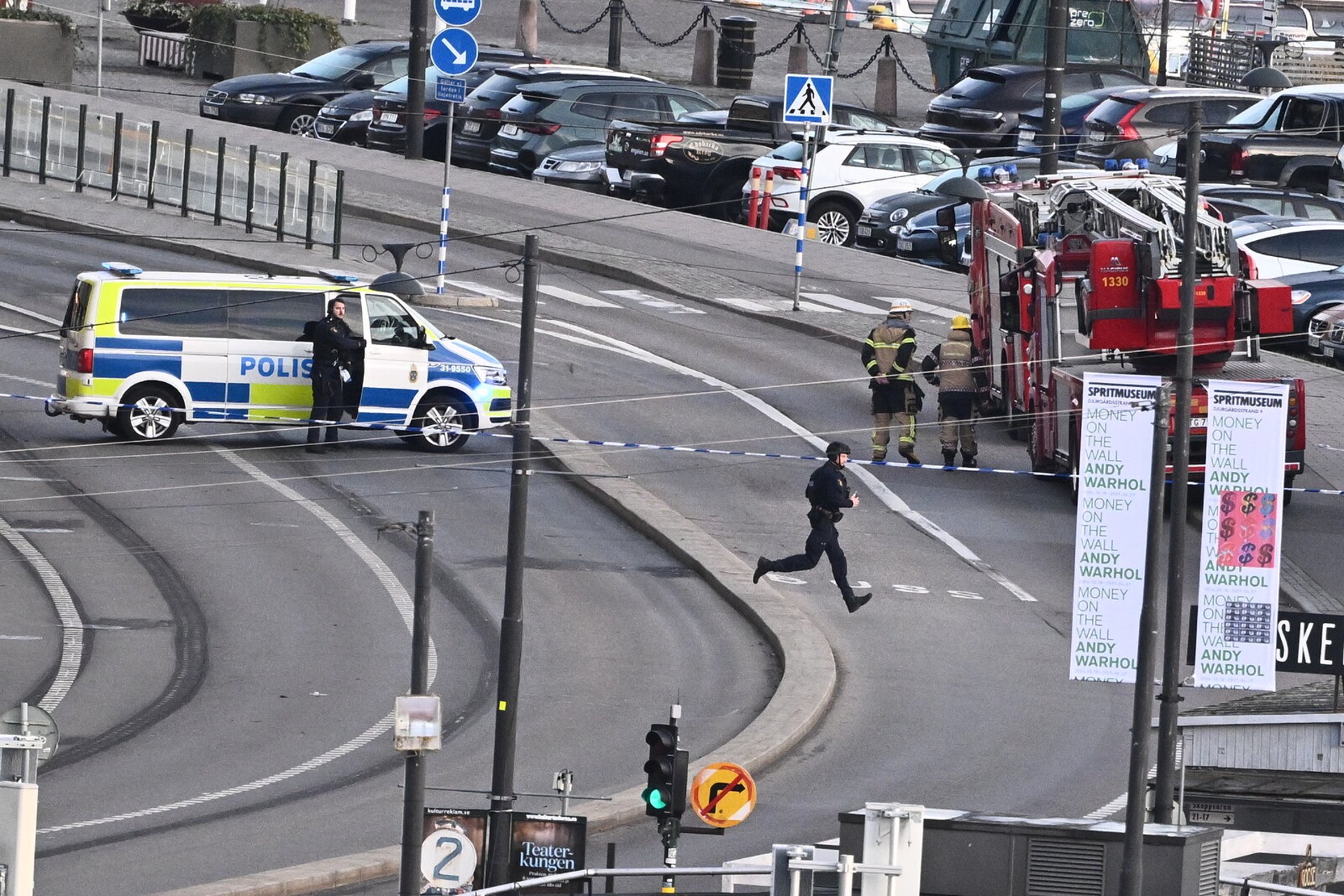 Hundreds cycled past a live hand grenade in Old Town