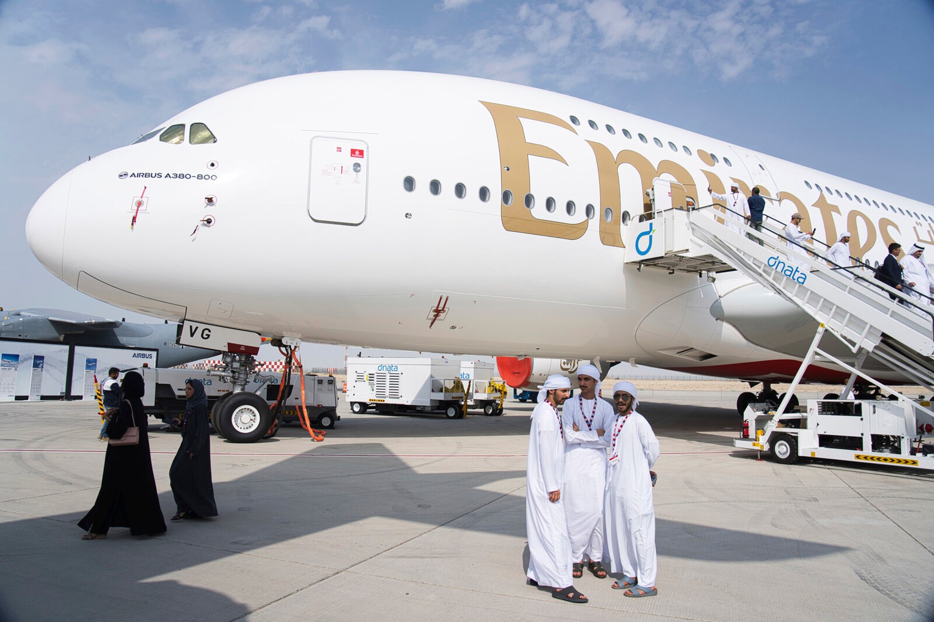 Emirates bans personal radios and walkie-talkies on board