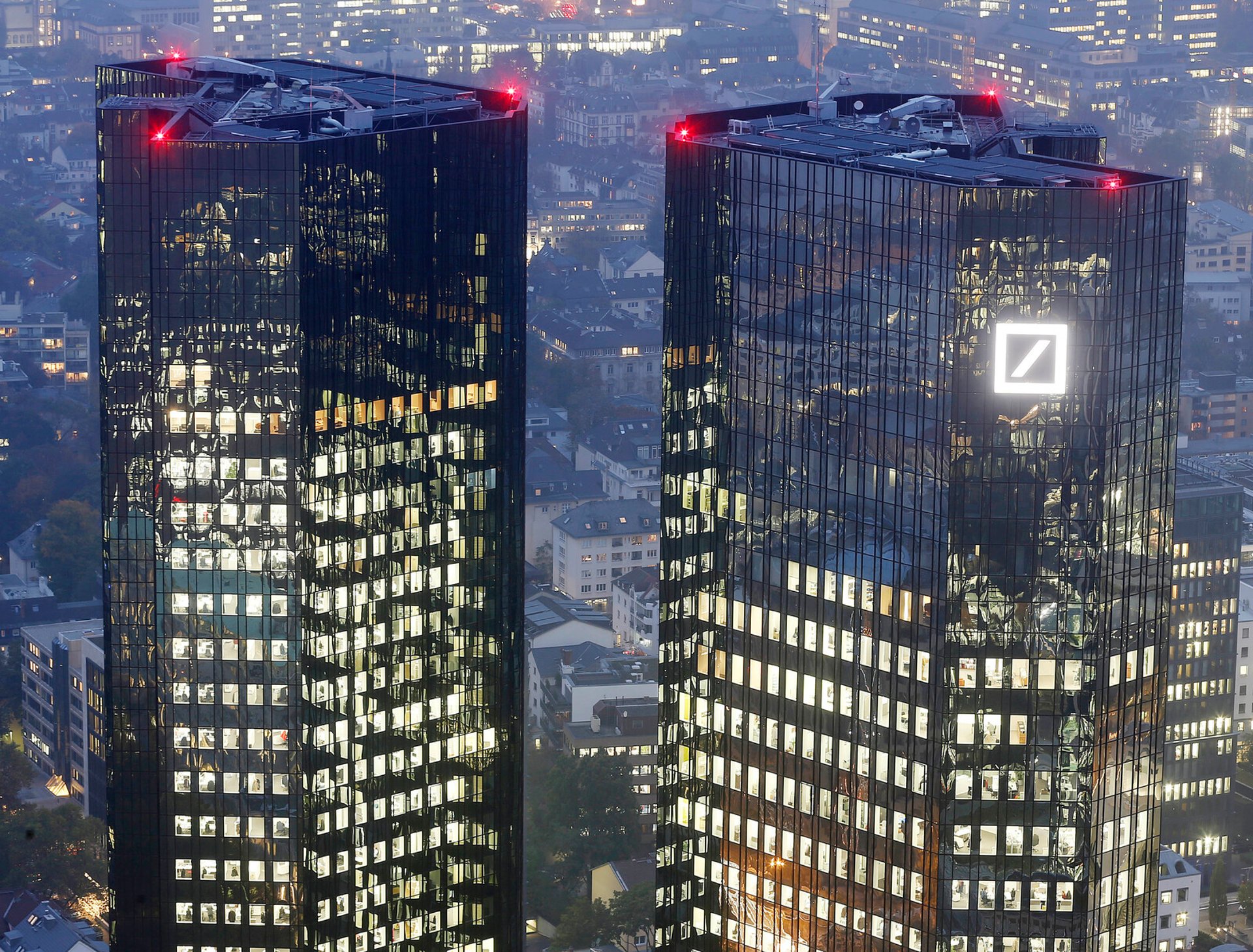 Deutsche Bank's share price falls despite profit surge