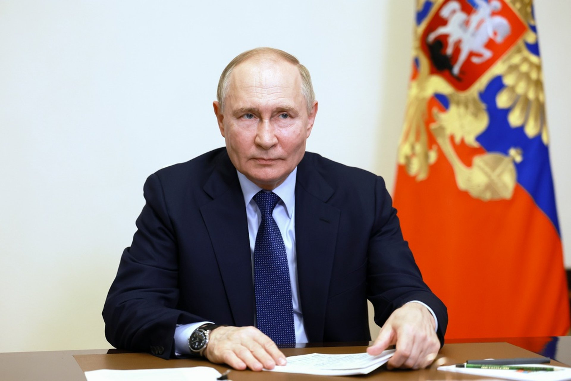 Putin wants to produce previously banned robots