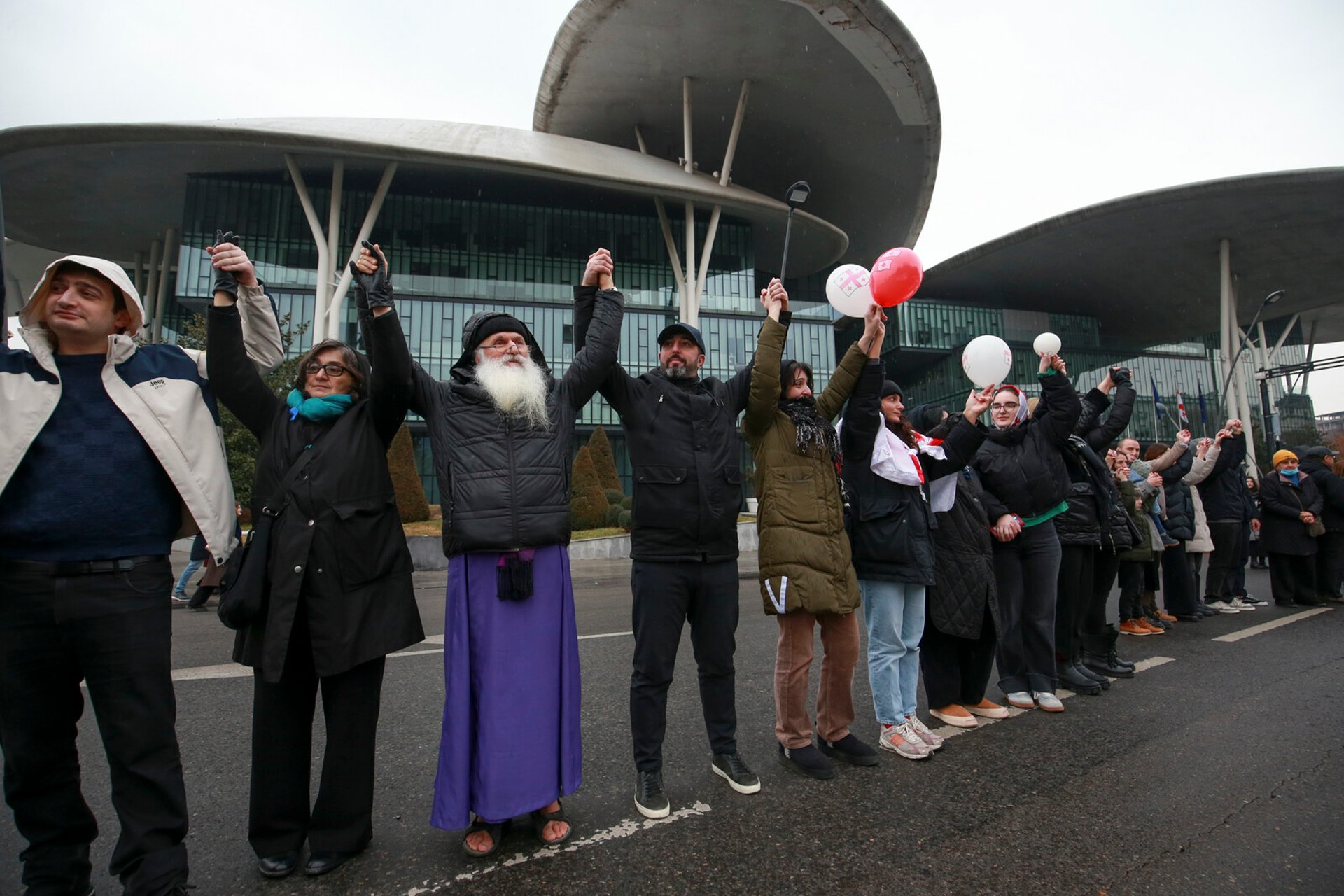 Human Chain in Georgia in