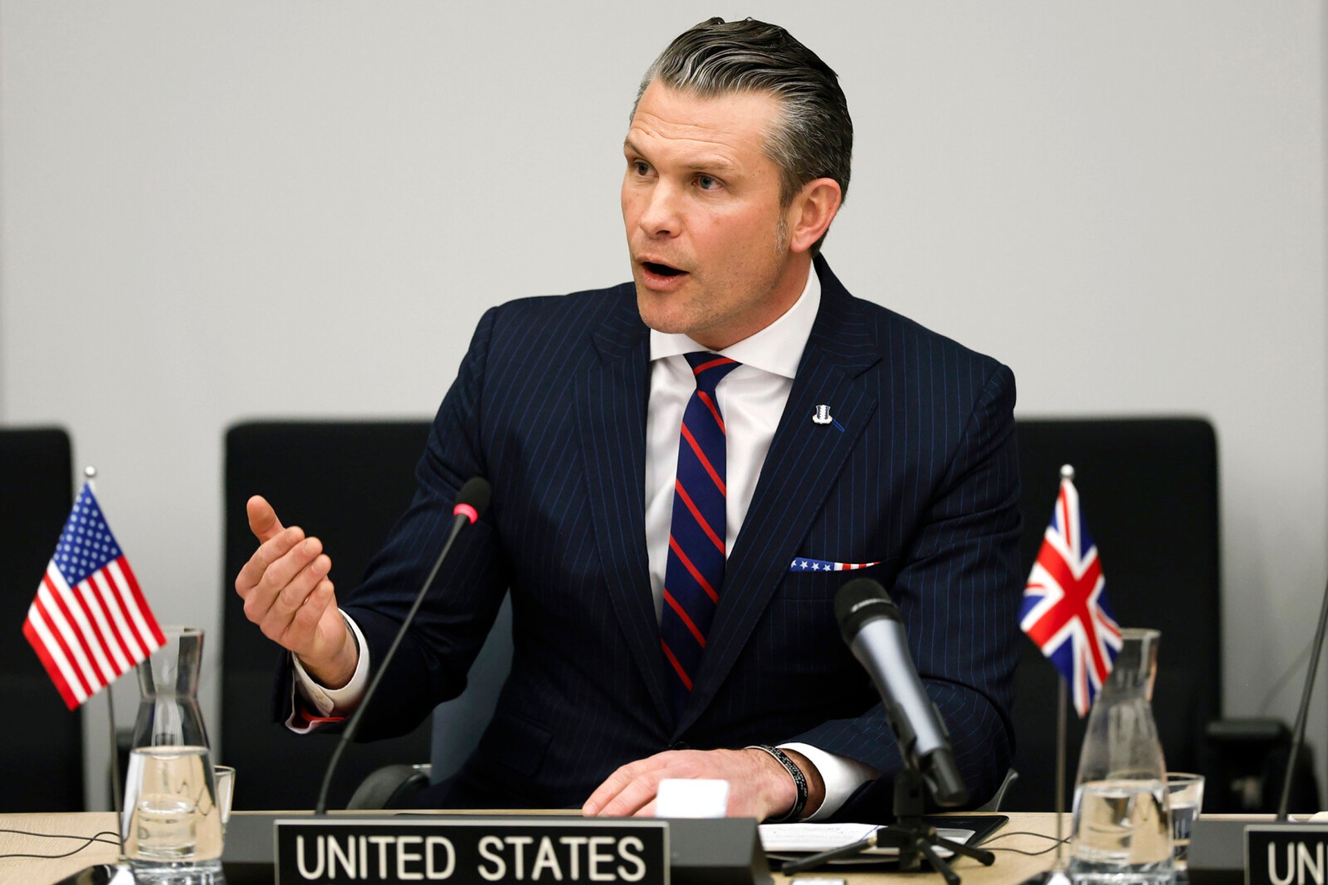 Hegseth: Unrealistic to Expect Ukraine's