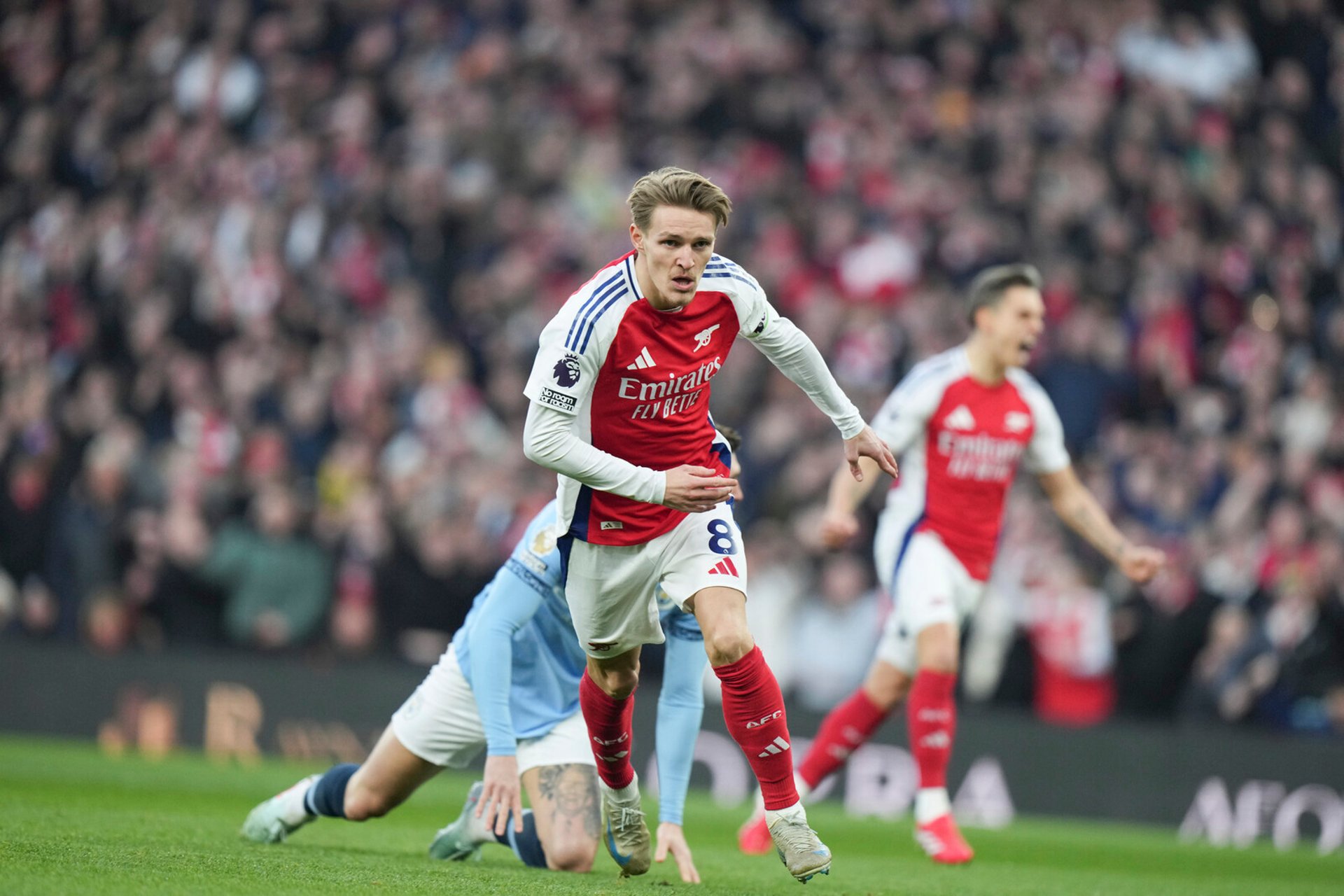 Arsenal rolled over City - goal fest in top match