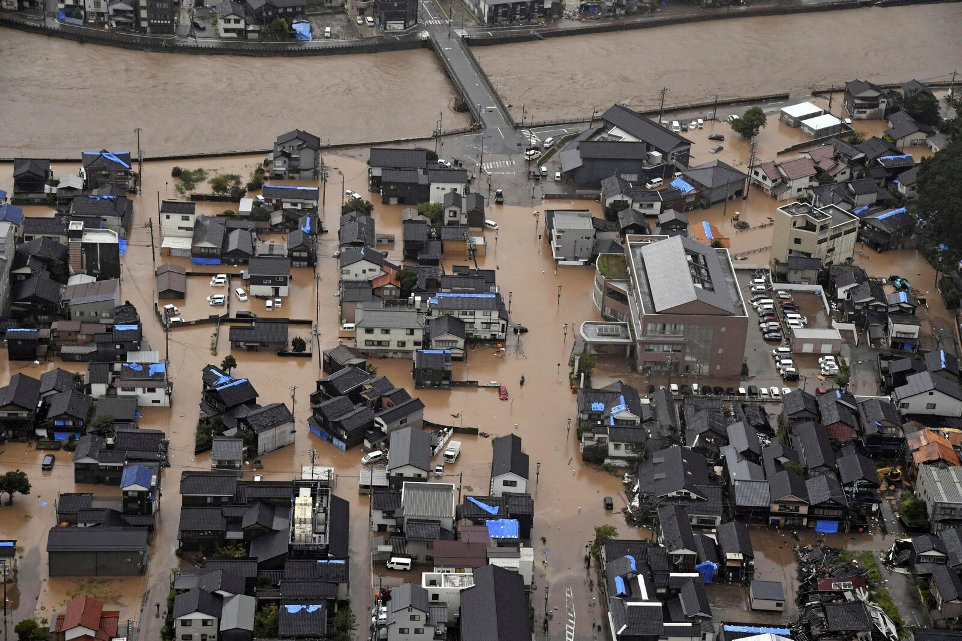 Six Dead After Half a Meter of Rain