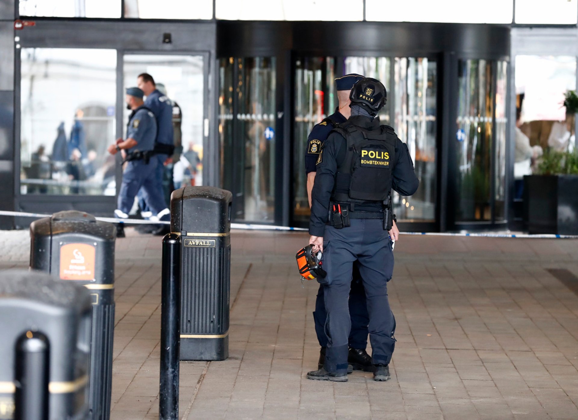 Multiple arrests after bomb alert at Stockholm Central