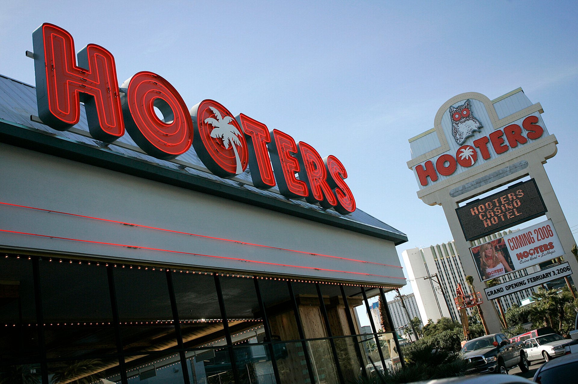 Hooters on the Brink of Bankruptcy