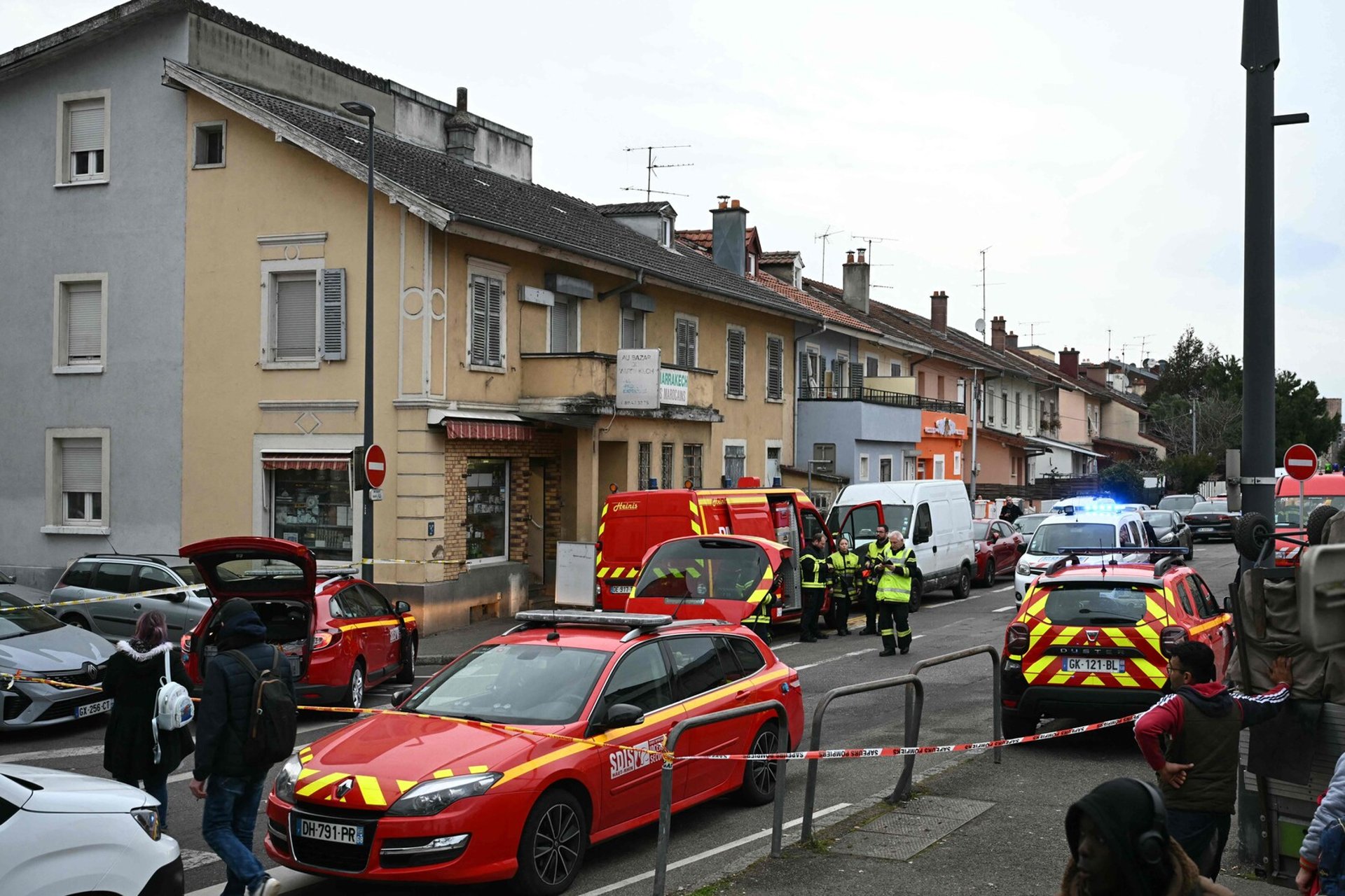 Man arrested for knife attack in France