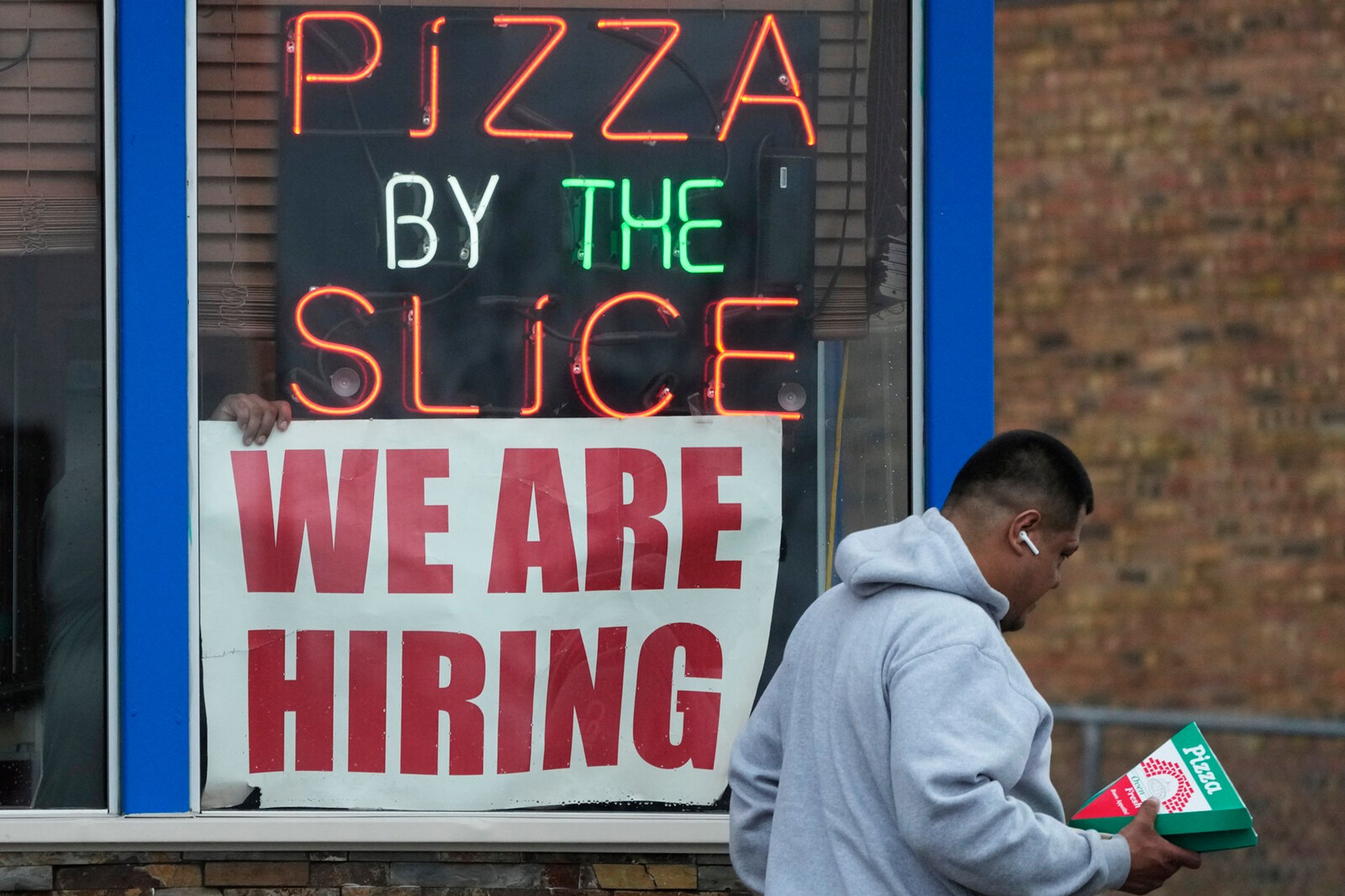 Significantly fewer new US jobs than expected