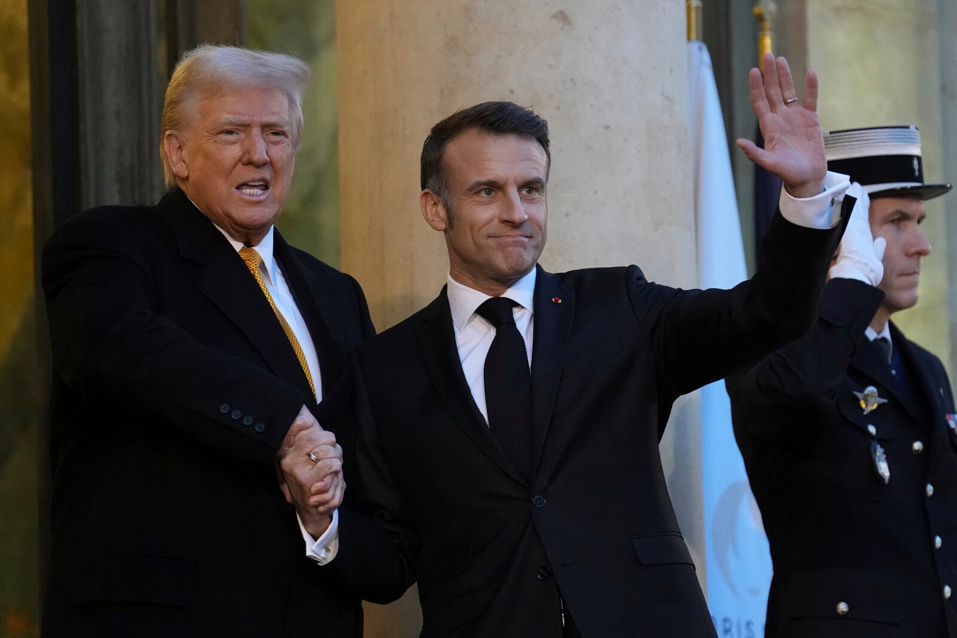 Macron meets Trump – to present peace proposals