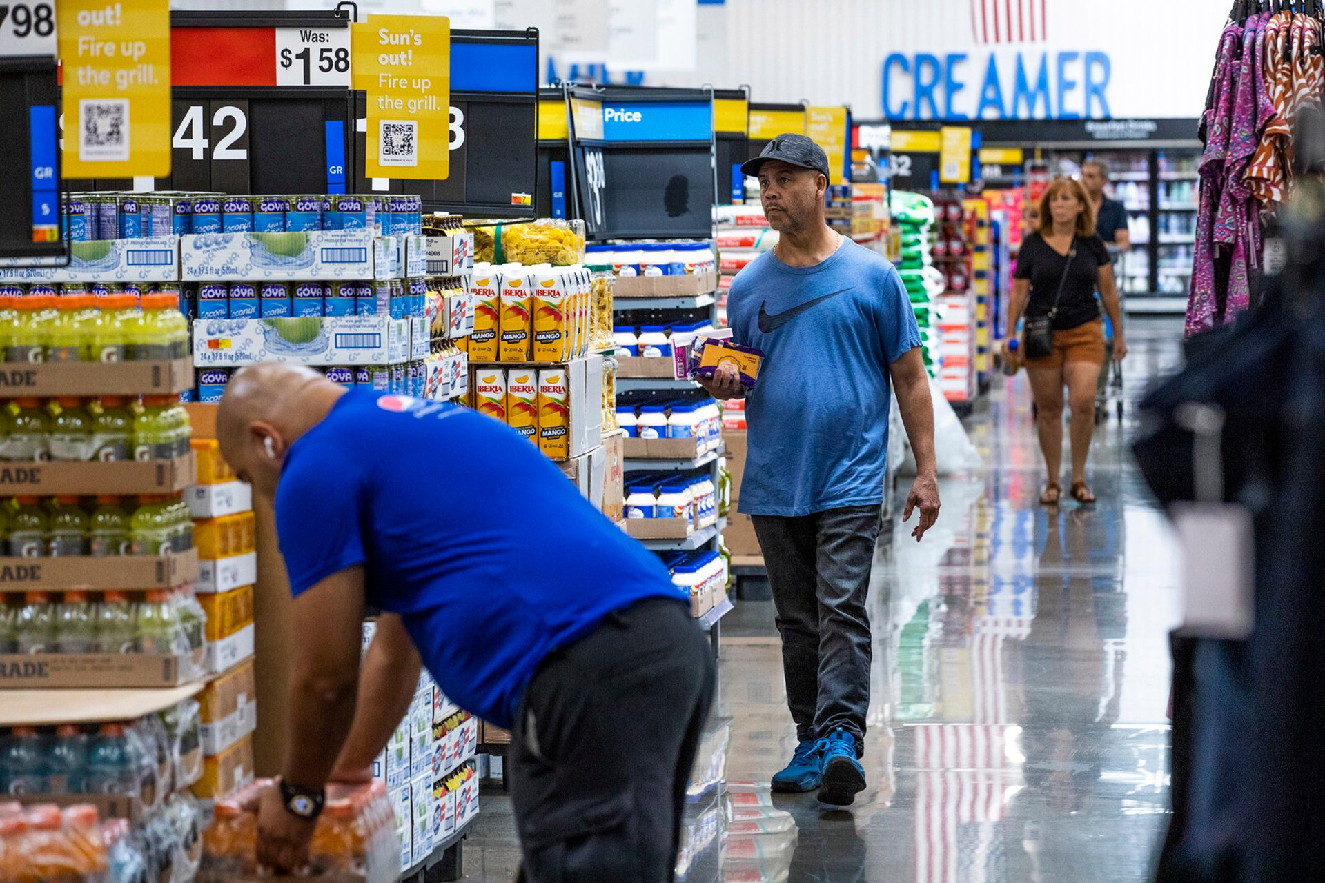 Walmart plunges after new forecast