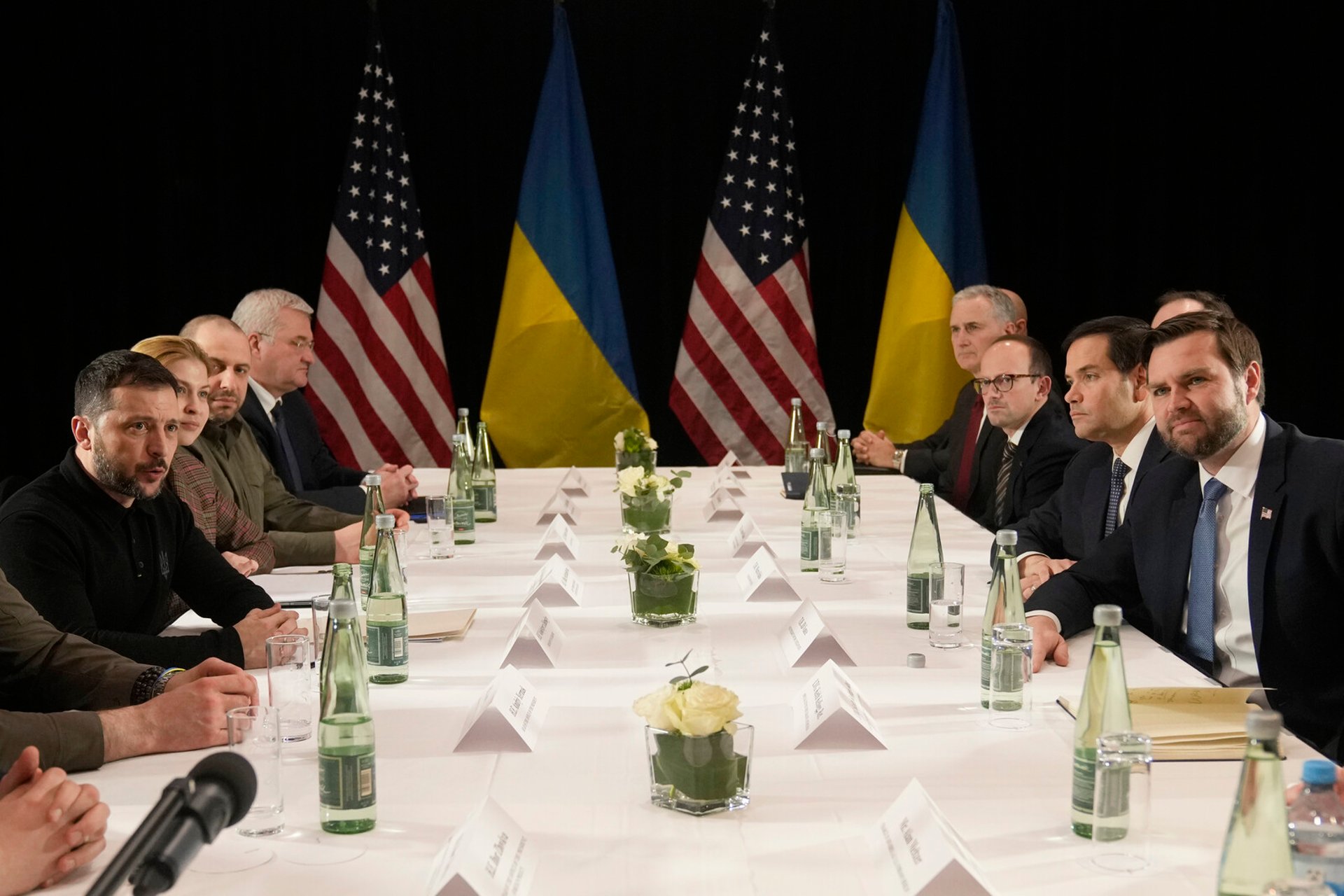 Ukraine to the USA: Security guarantees before talks