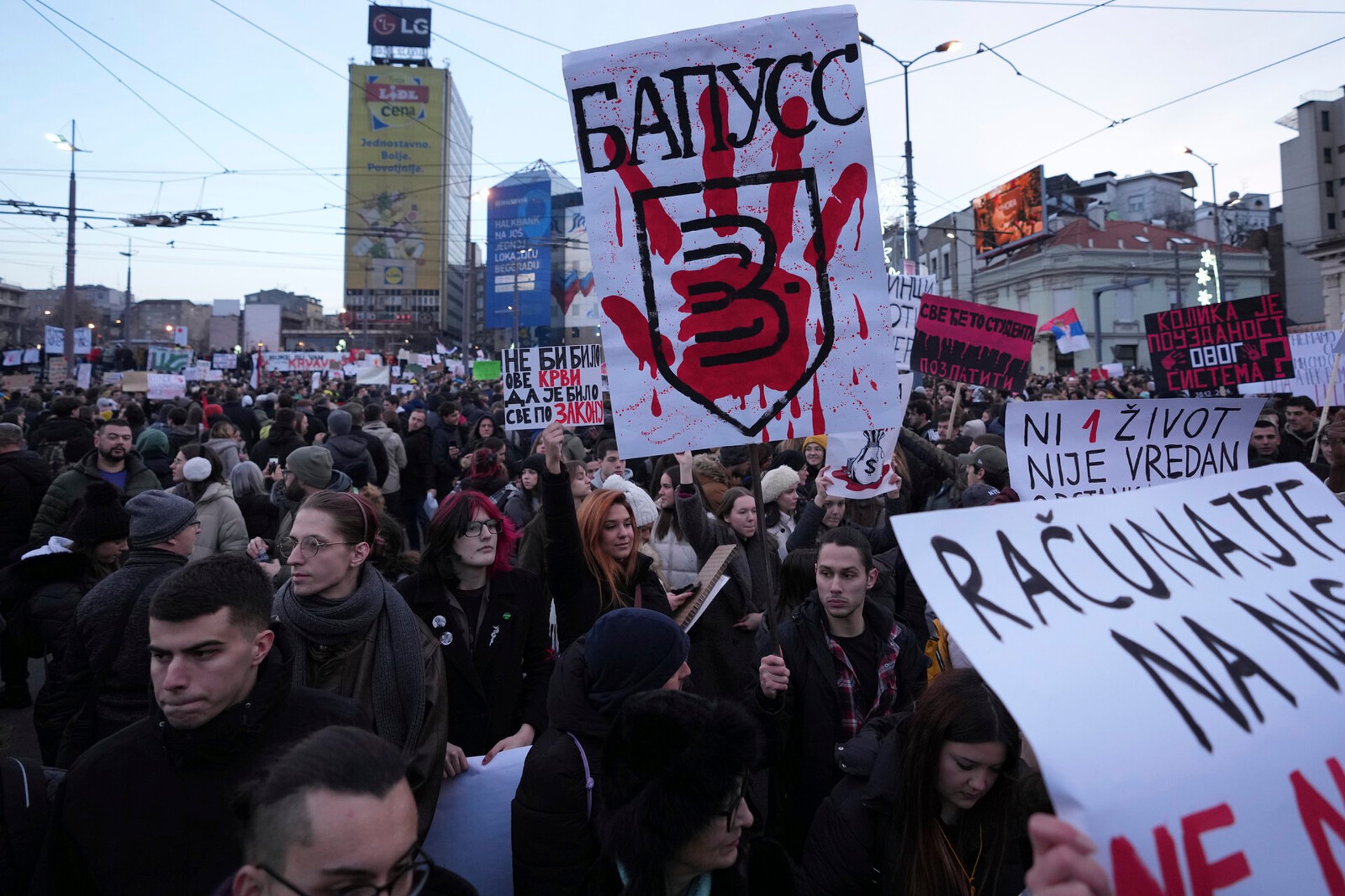 Thousands demonstrate after deadly roof