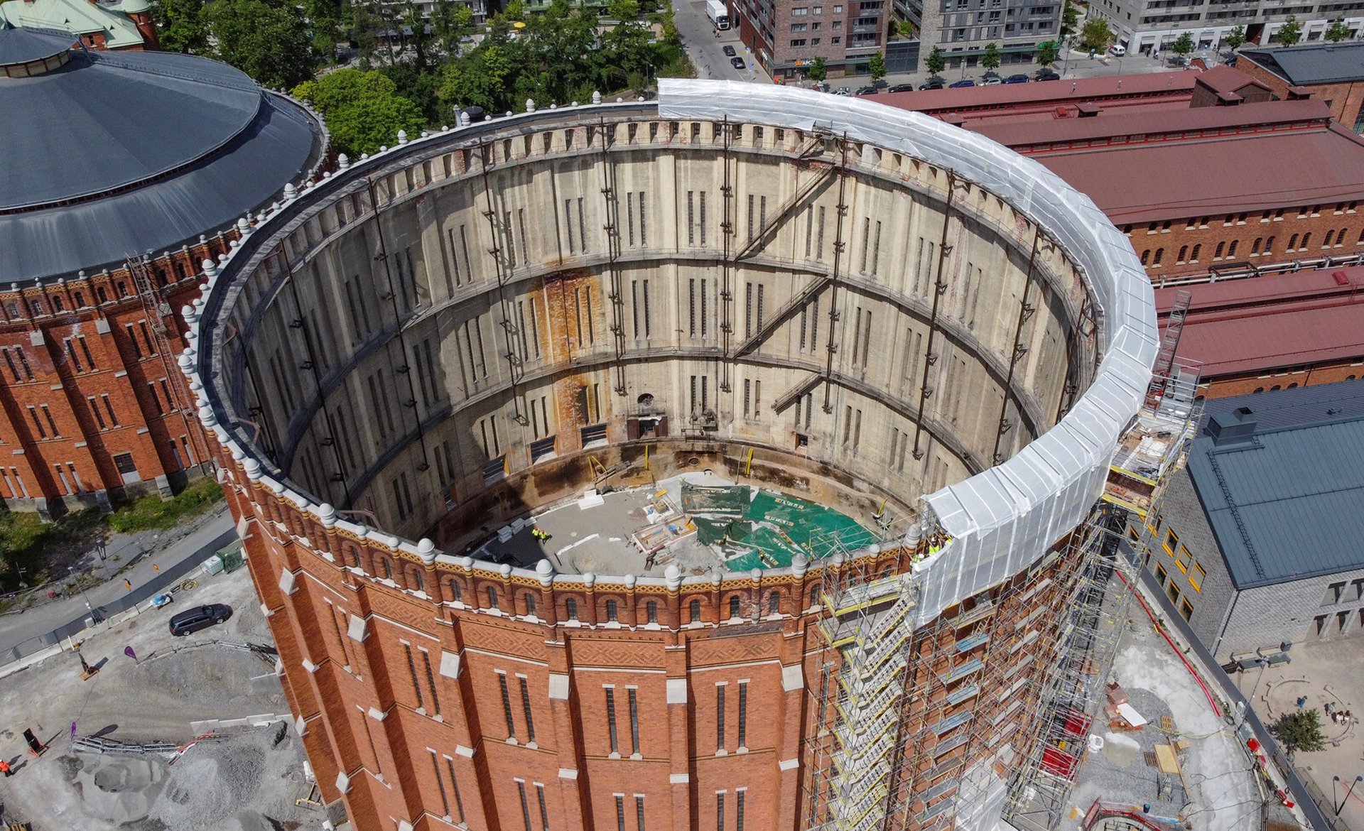 The Opera is moving during the renovation