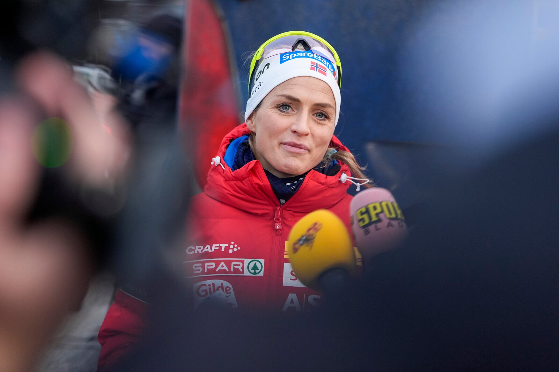 Johaug's tactic - pinning the favorite tag on the Swede