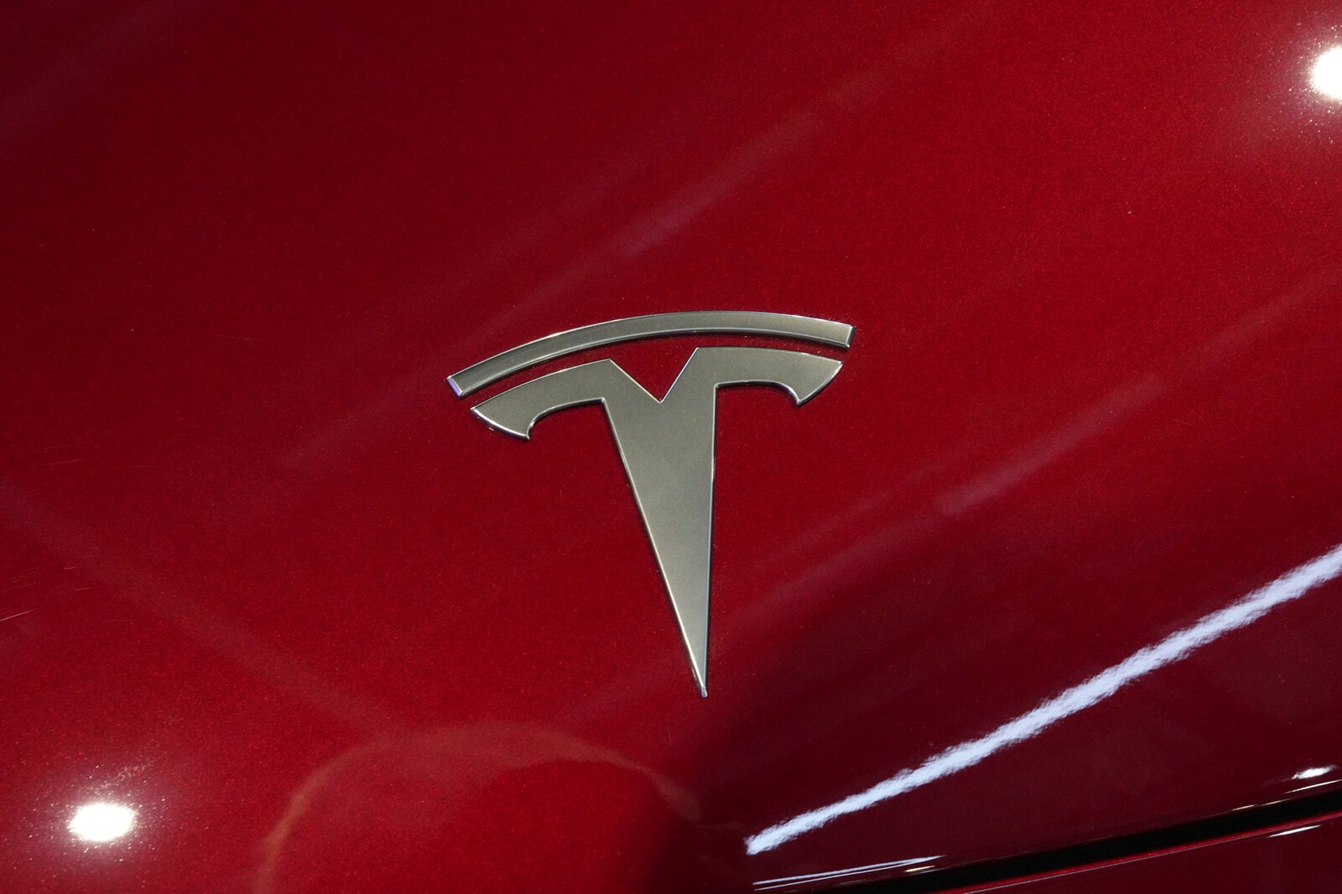 Tesla's sales plummet - just like the stock price