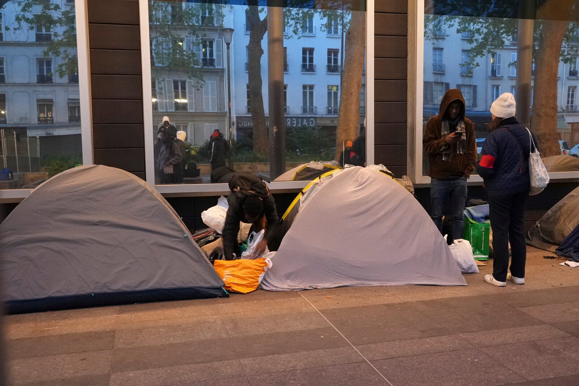 Migrants evicted from Paris theater