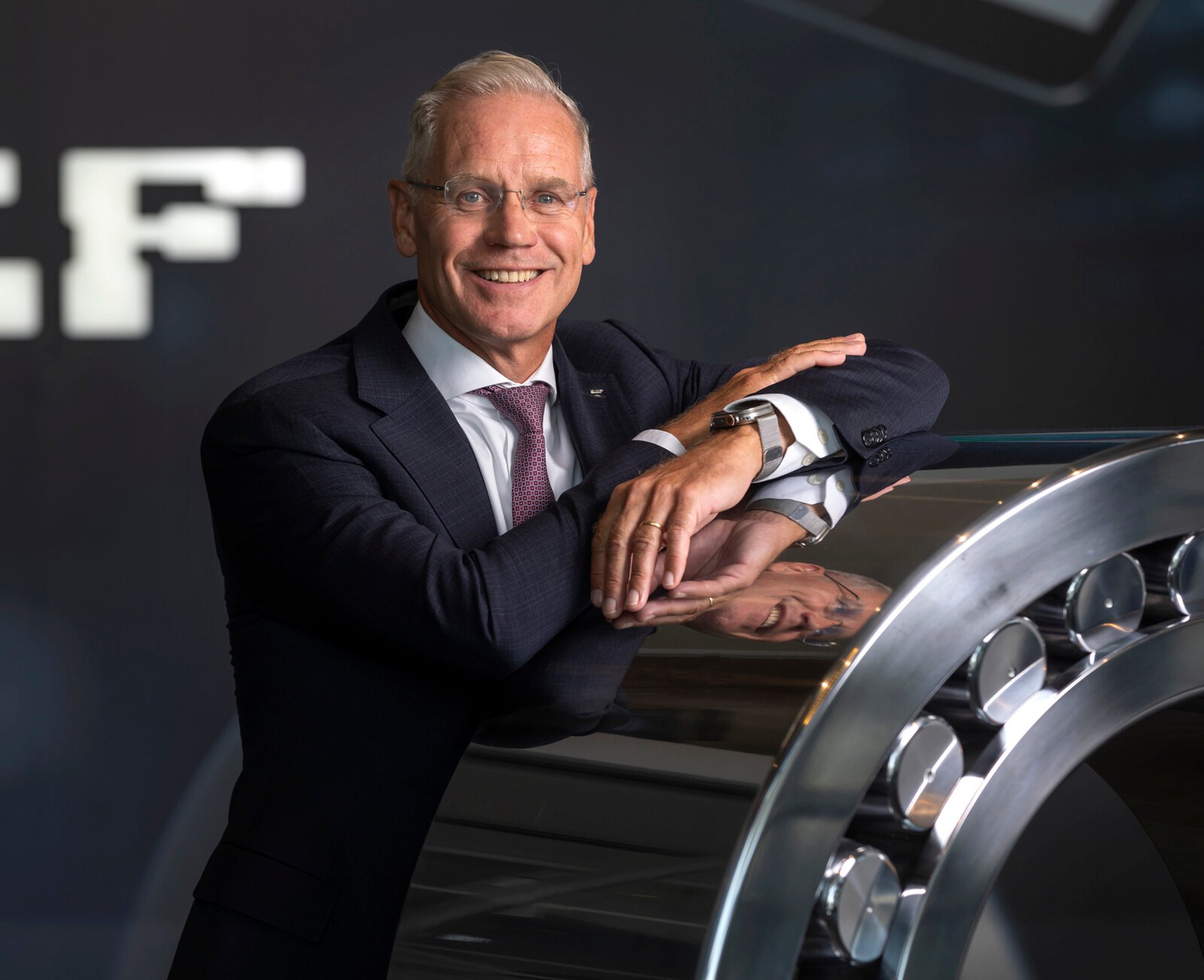 SKF expects continued slow sales