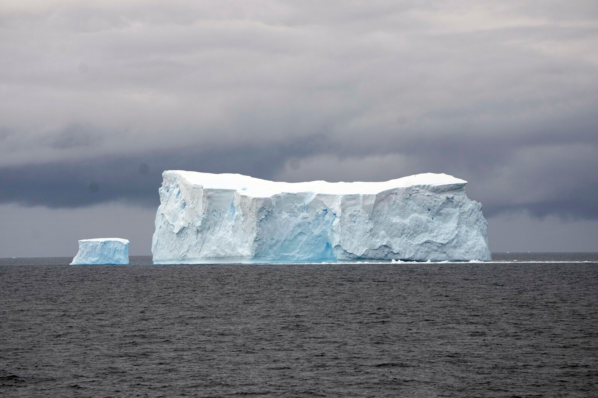 Record-low sea ice at the poles