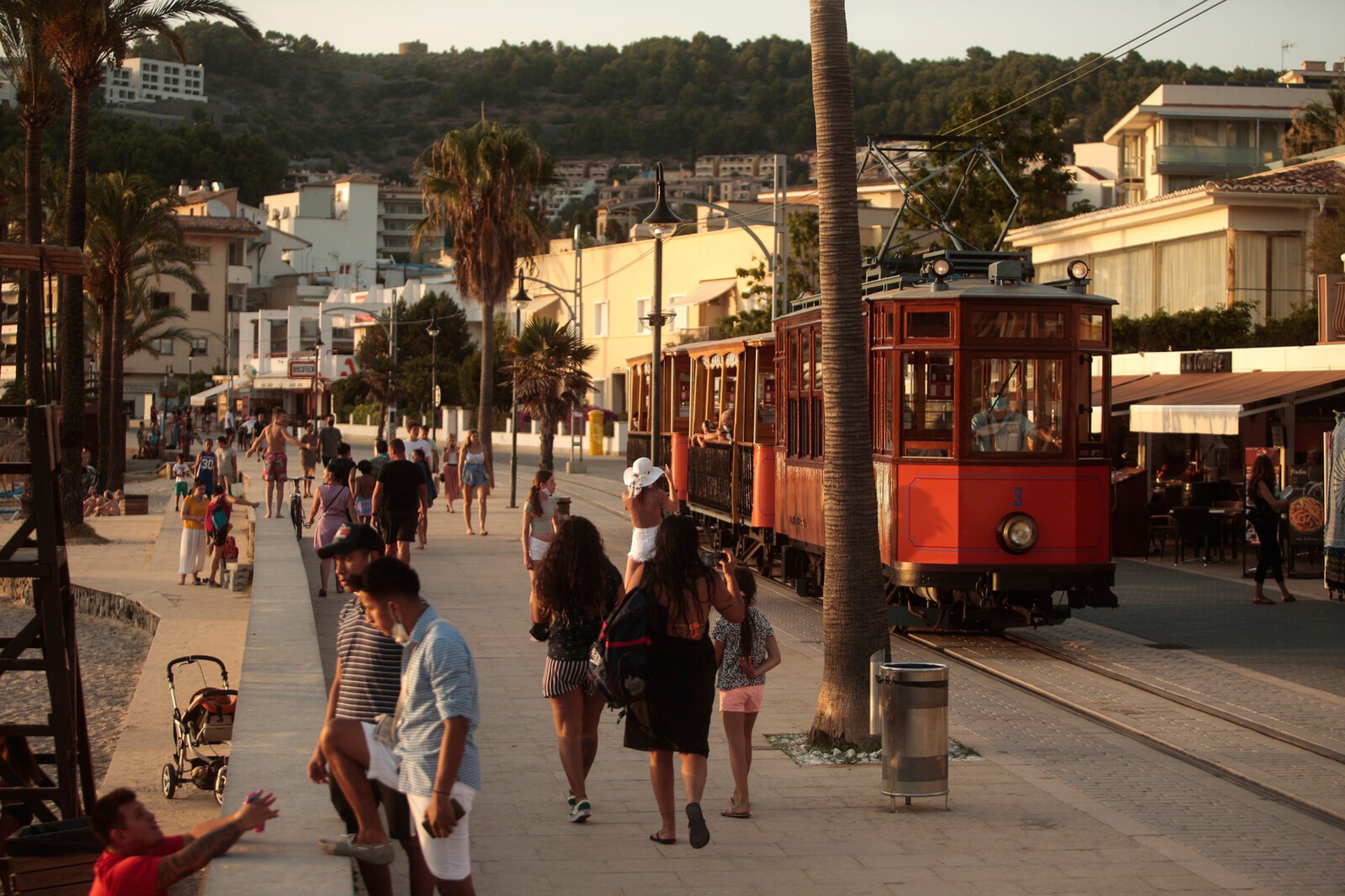 Tourists banned from driving in Mallorca town