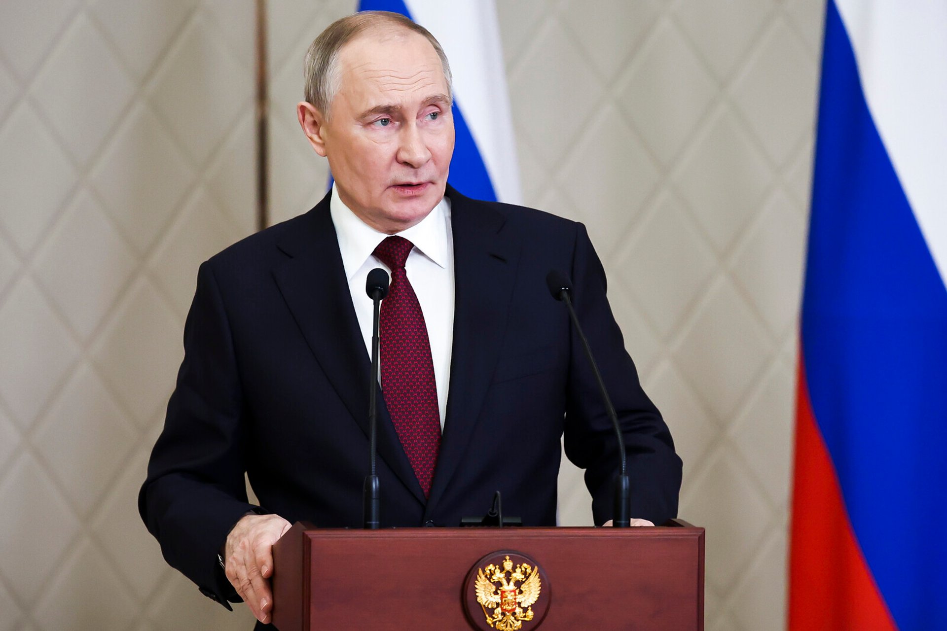 Putin threatens Kyiv with hypersonic