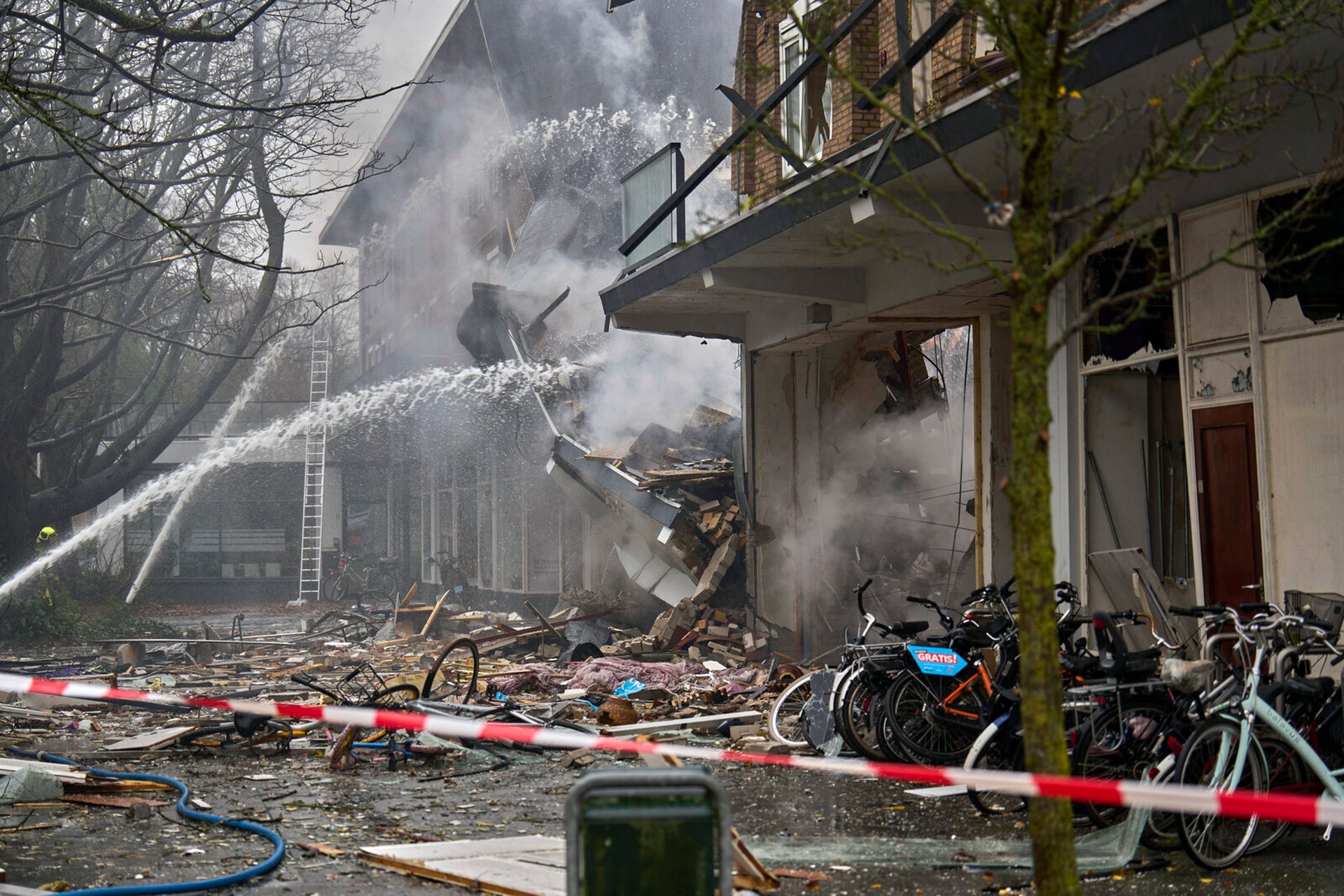 Death toll rises after explosion in The Hague