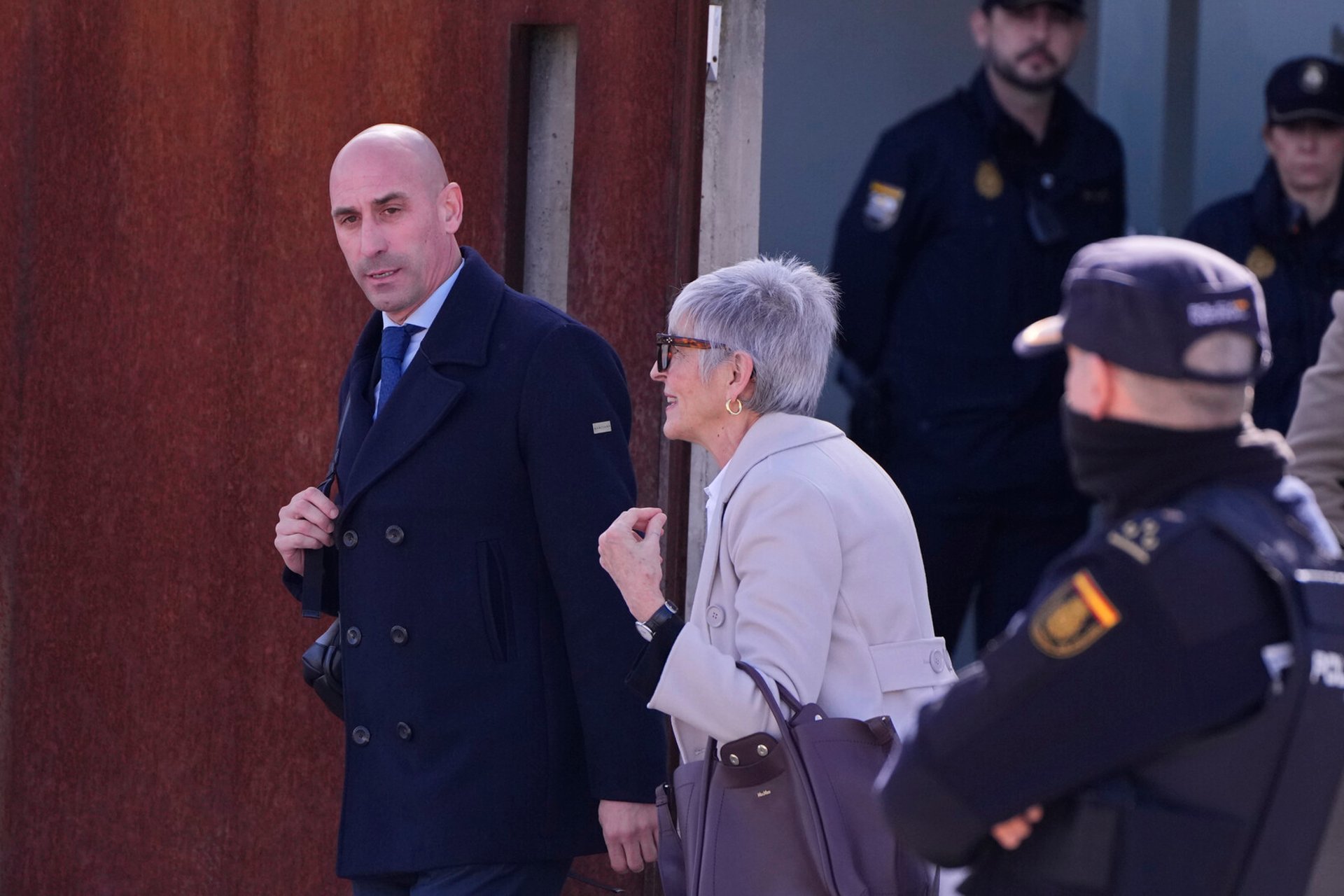 Rubiales: "Asked if I could kiss her"