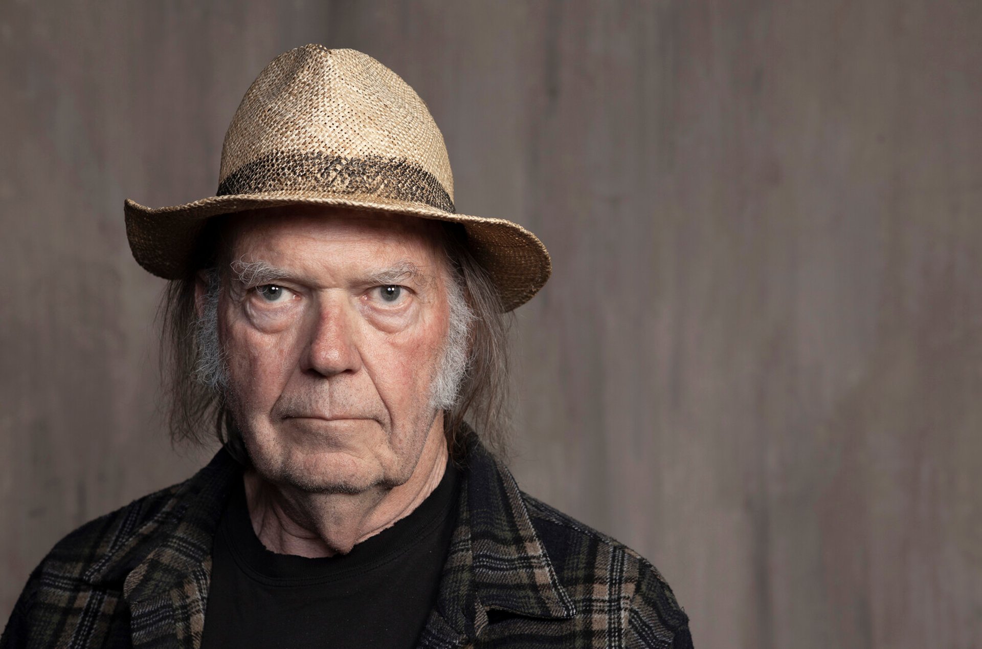 Neil Young Plans Free Ukraine Concert Amidst European Tour Launch