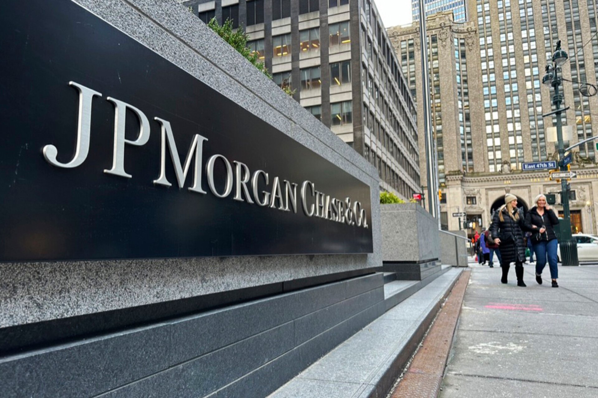 American giant banks exceed expectations