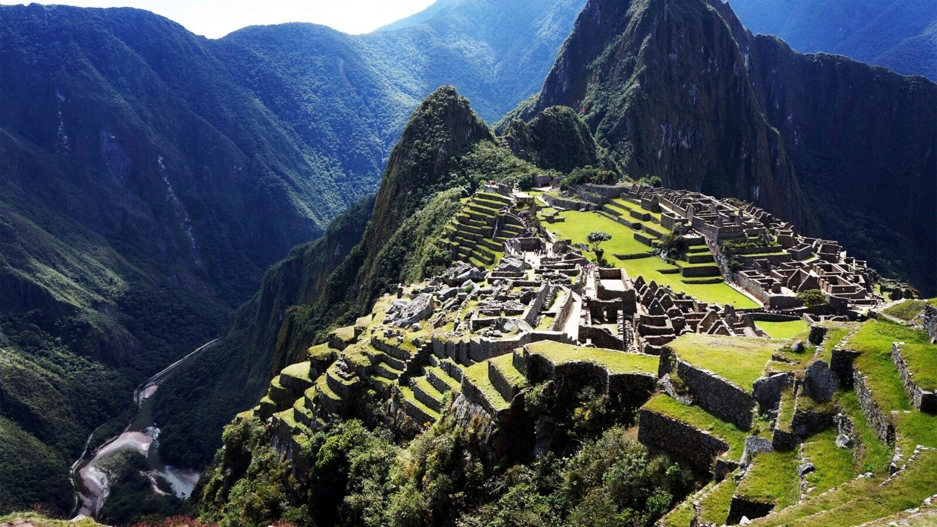 Bus fell 15 meters near Machu Picchu