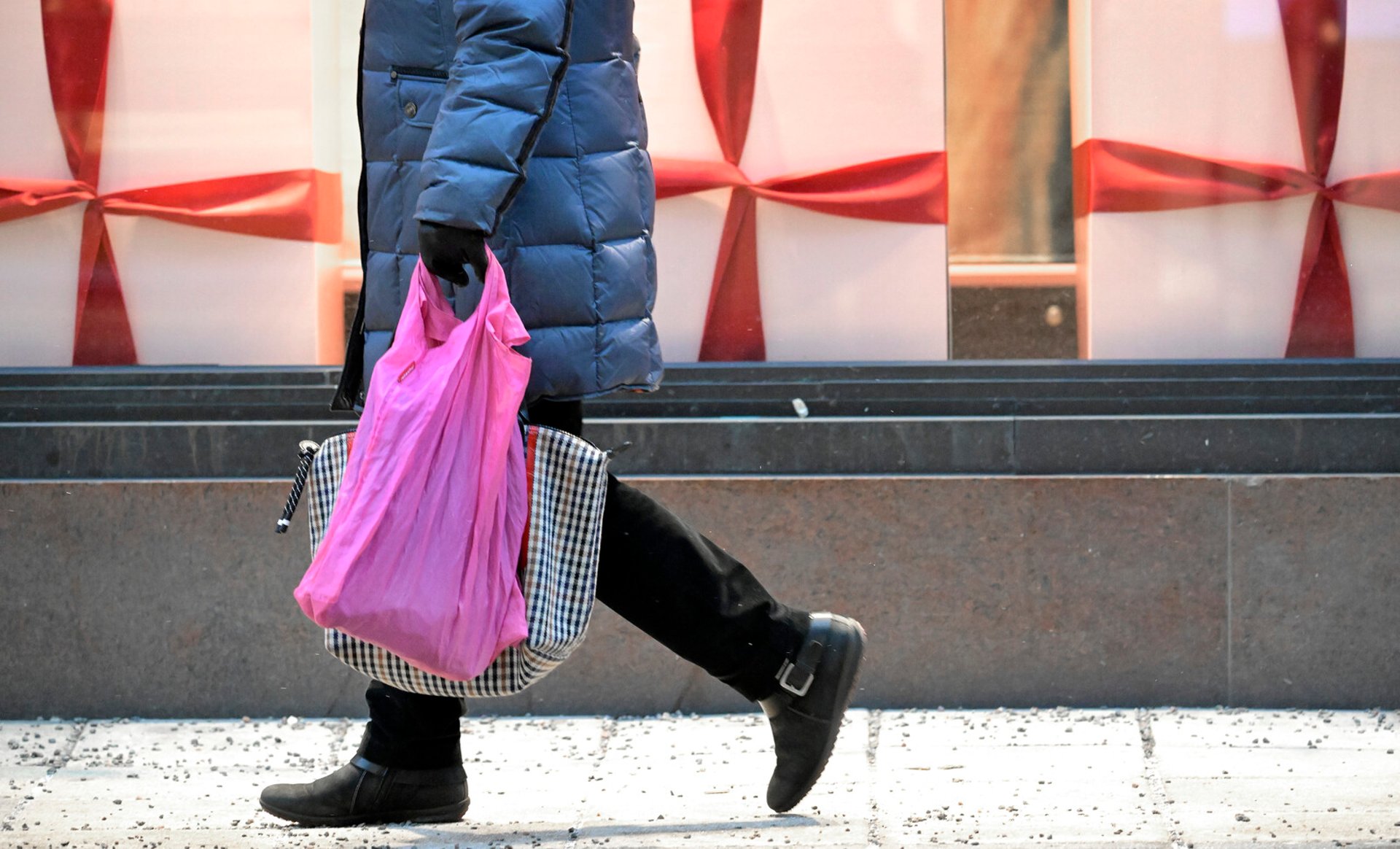 Criticism: Too Small Price Reduction on Plastic Bags