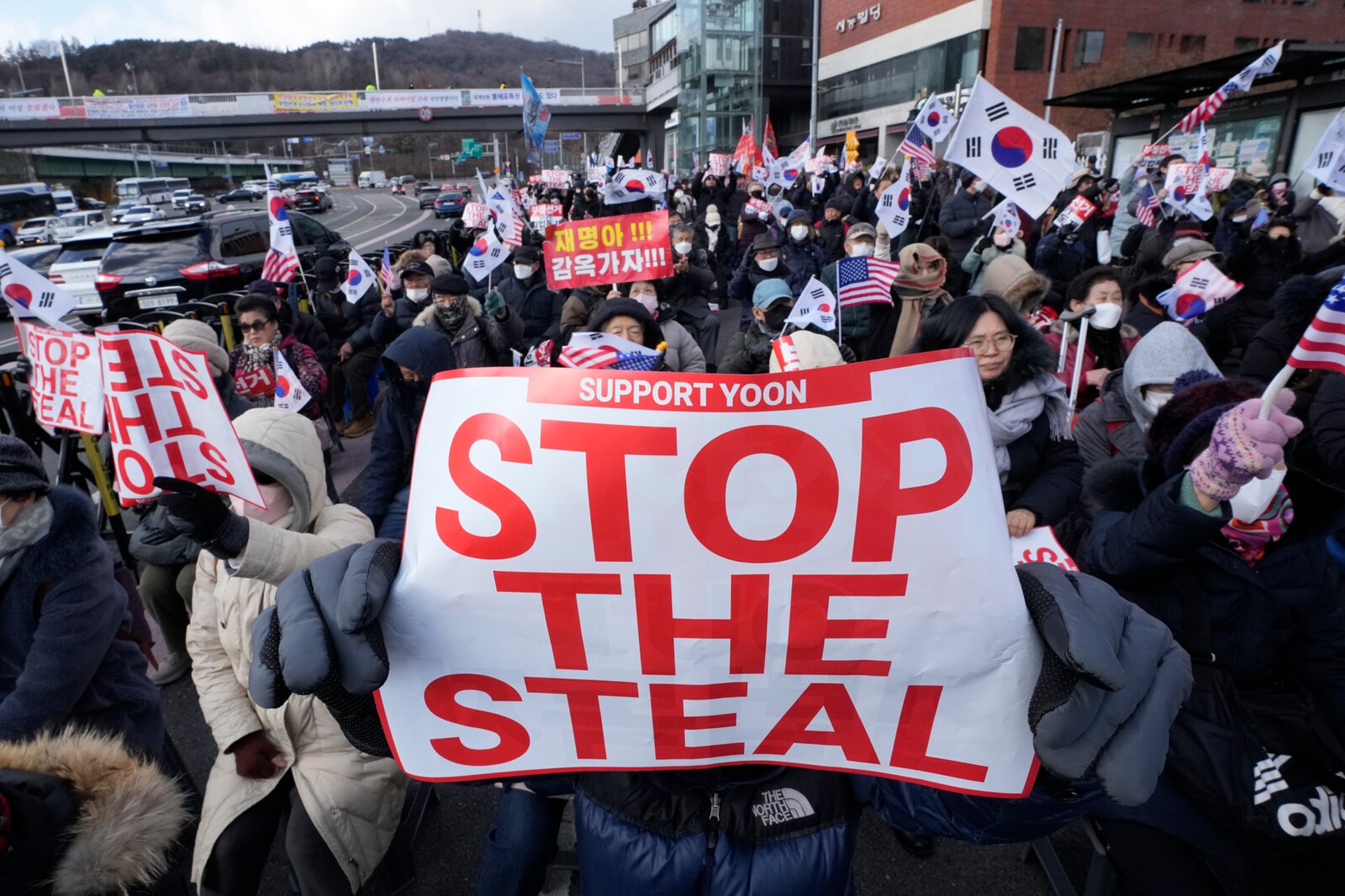 South Korea: New arrest warrant