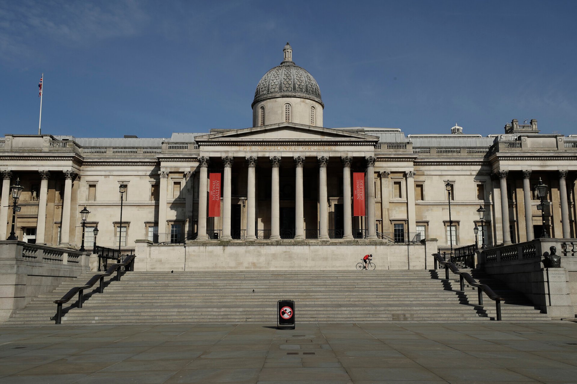 National Gallery bans liquids after