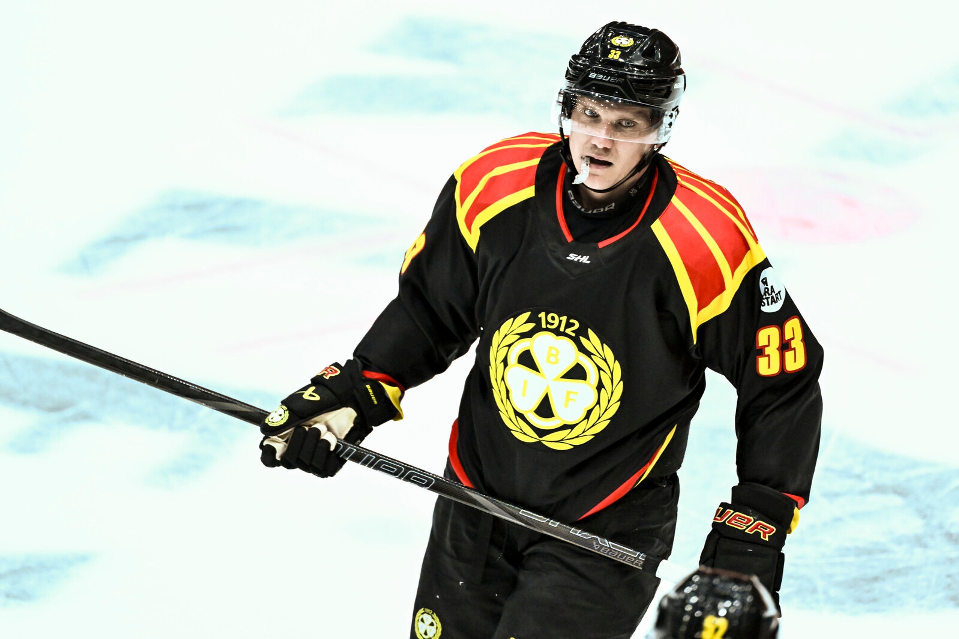 Brynäs Faces Setback in Series Win Bid After Heavy Loss to Växjö