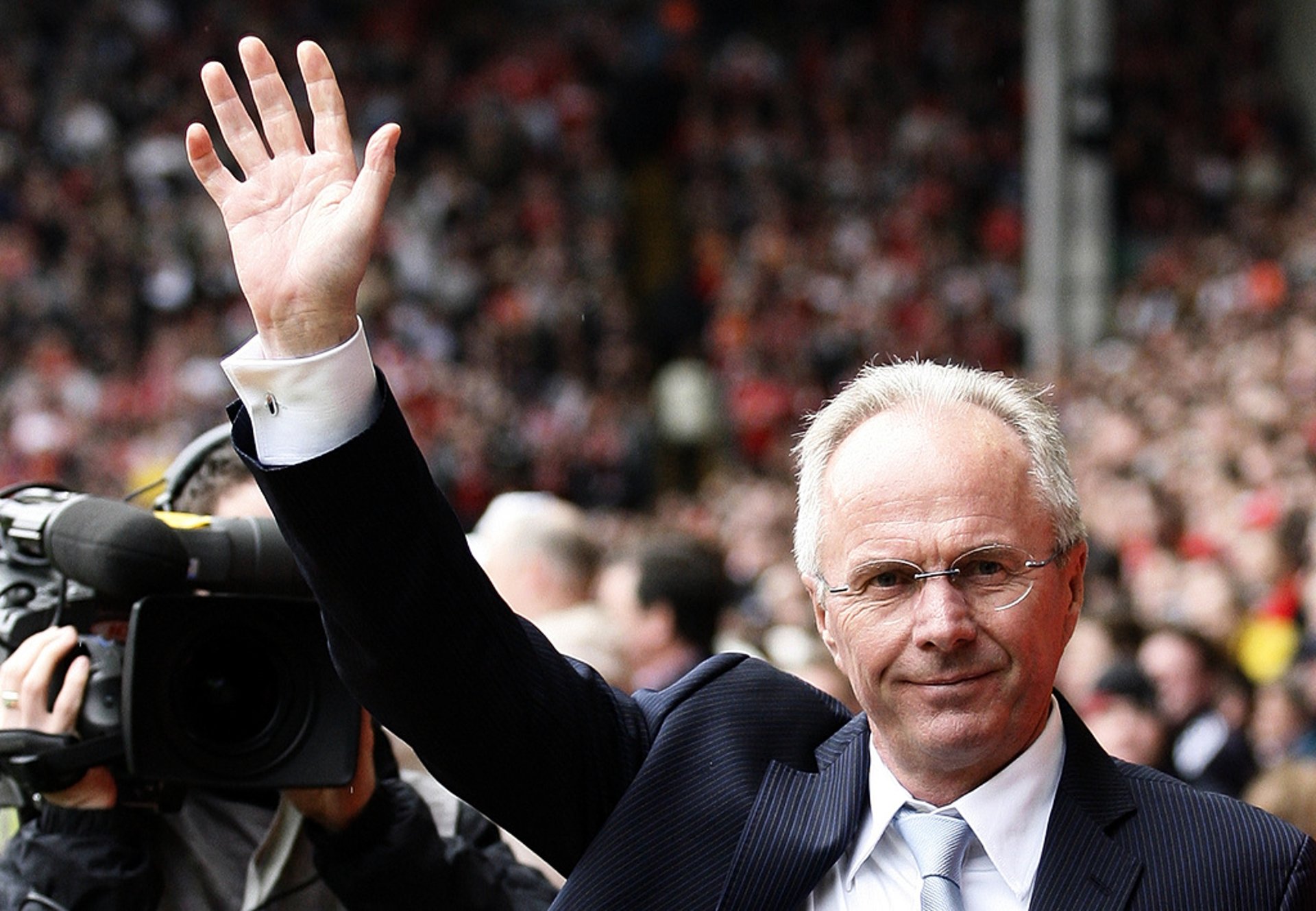 Sven-Göran Eriksson is hailed at Wembley