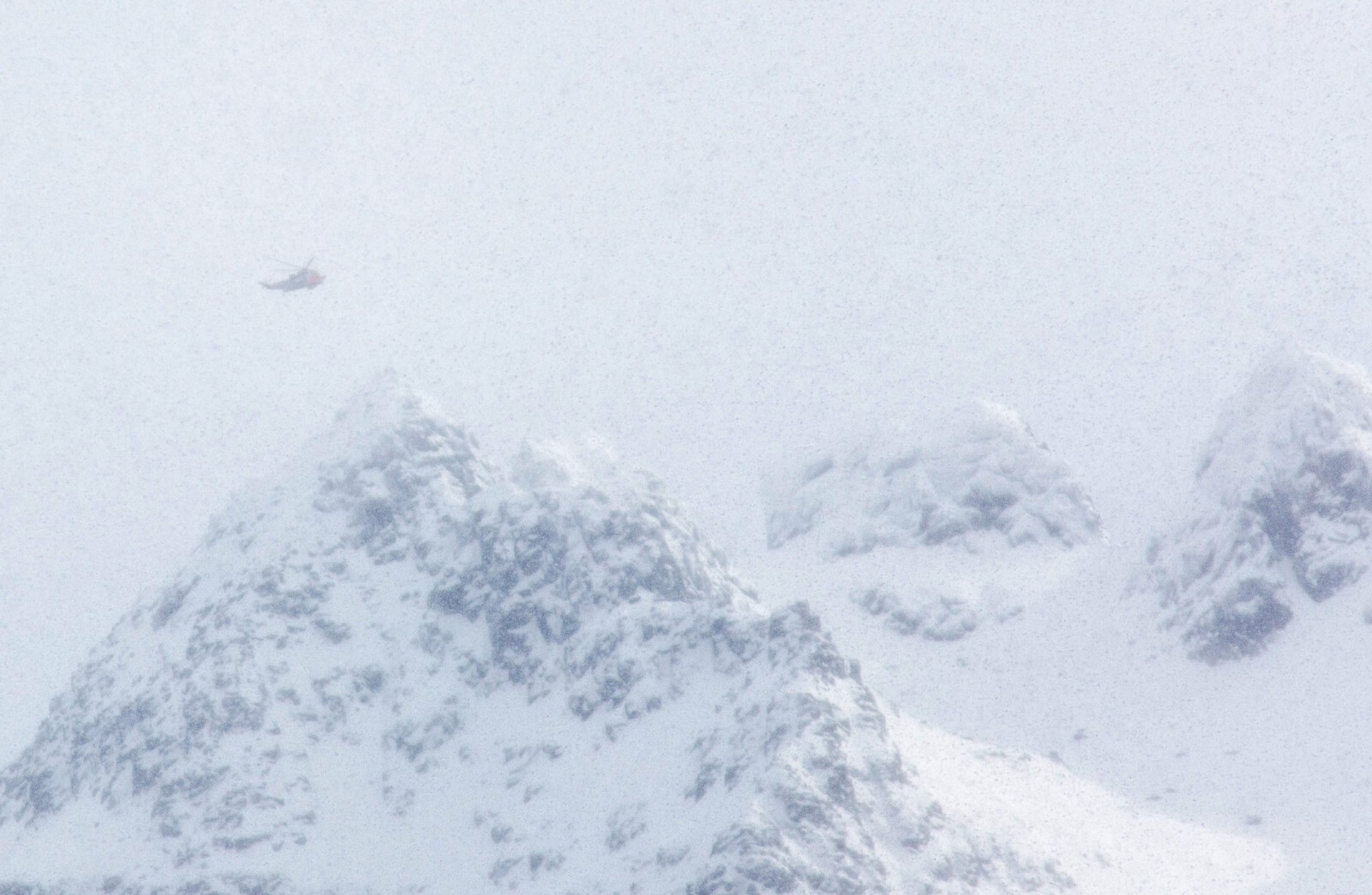 One person swept away by avalanche in Norway