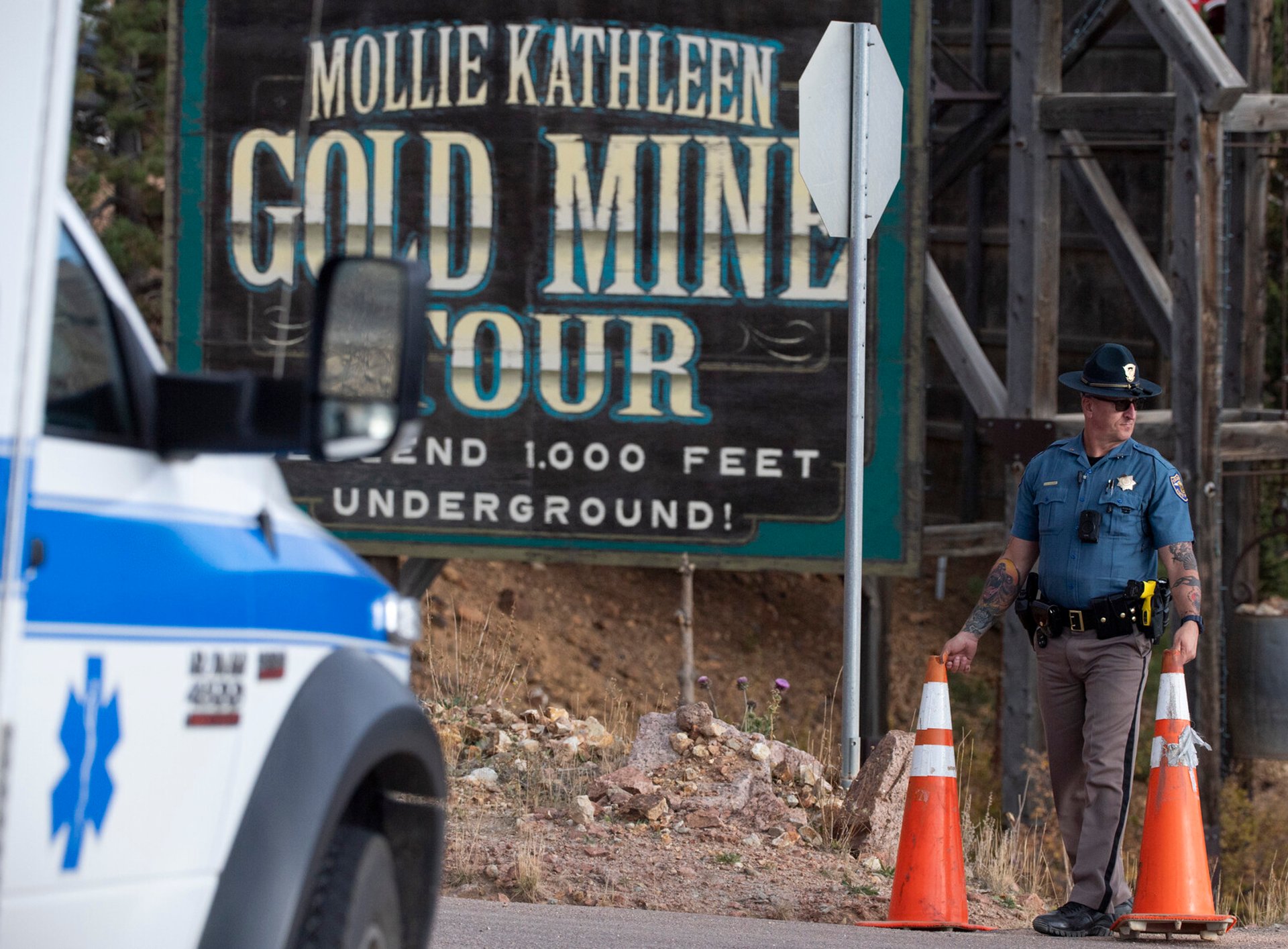 Tourists trapped in gold mine