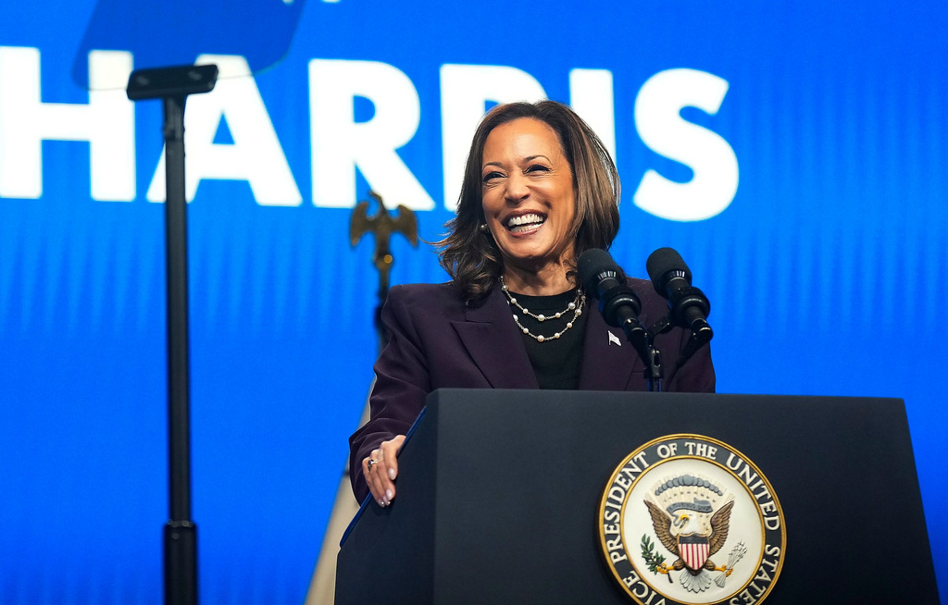 New poll: Harris closes in on Trump