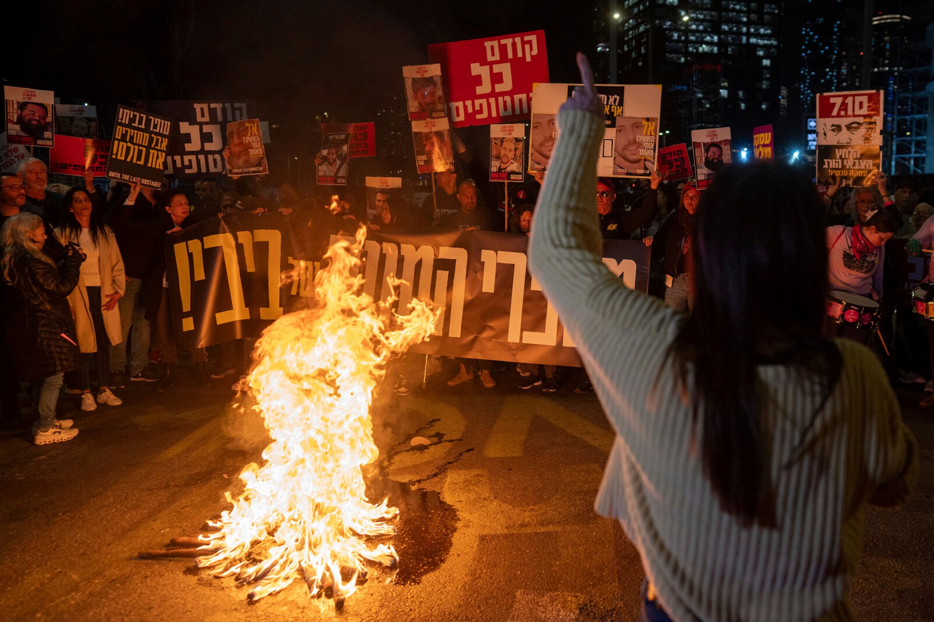 Parents: Netanyahu Sacrifices Hostages for War