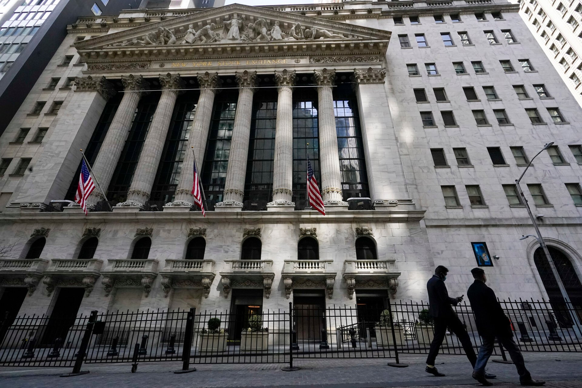 Banker led a broad upswing on Wall Street