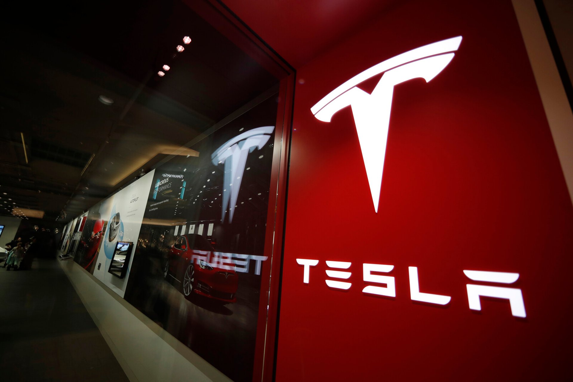 Tesla recalls 700,000 vehicles