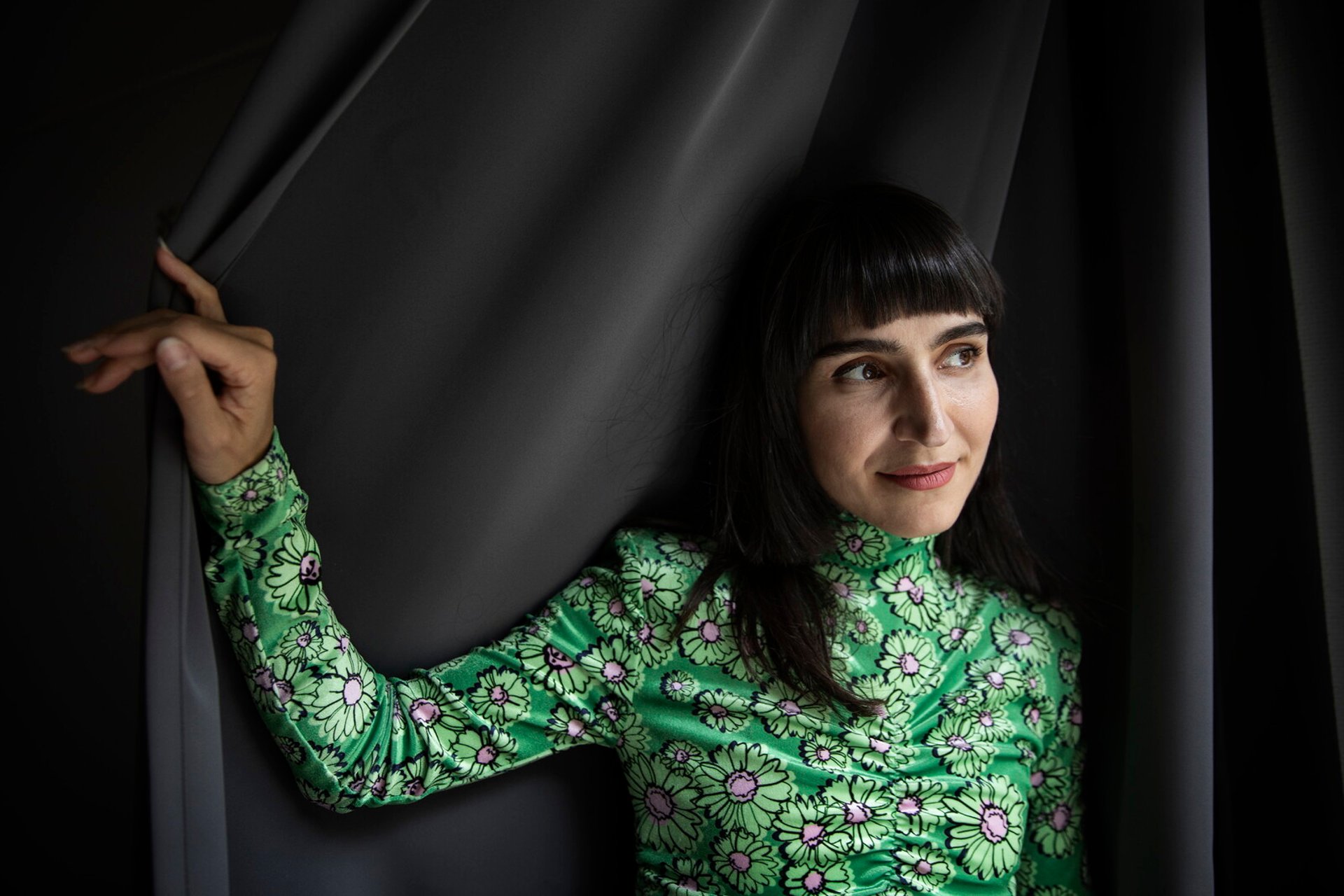 Laleh performs new music at the Nobel banquet.