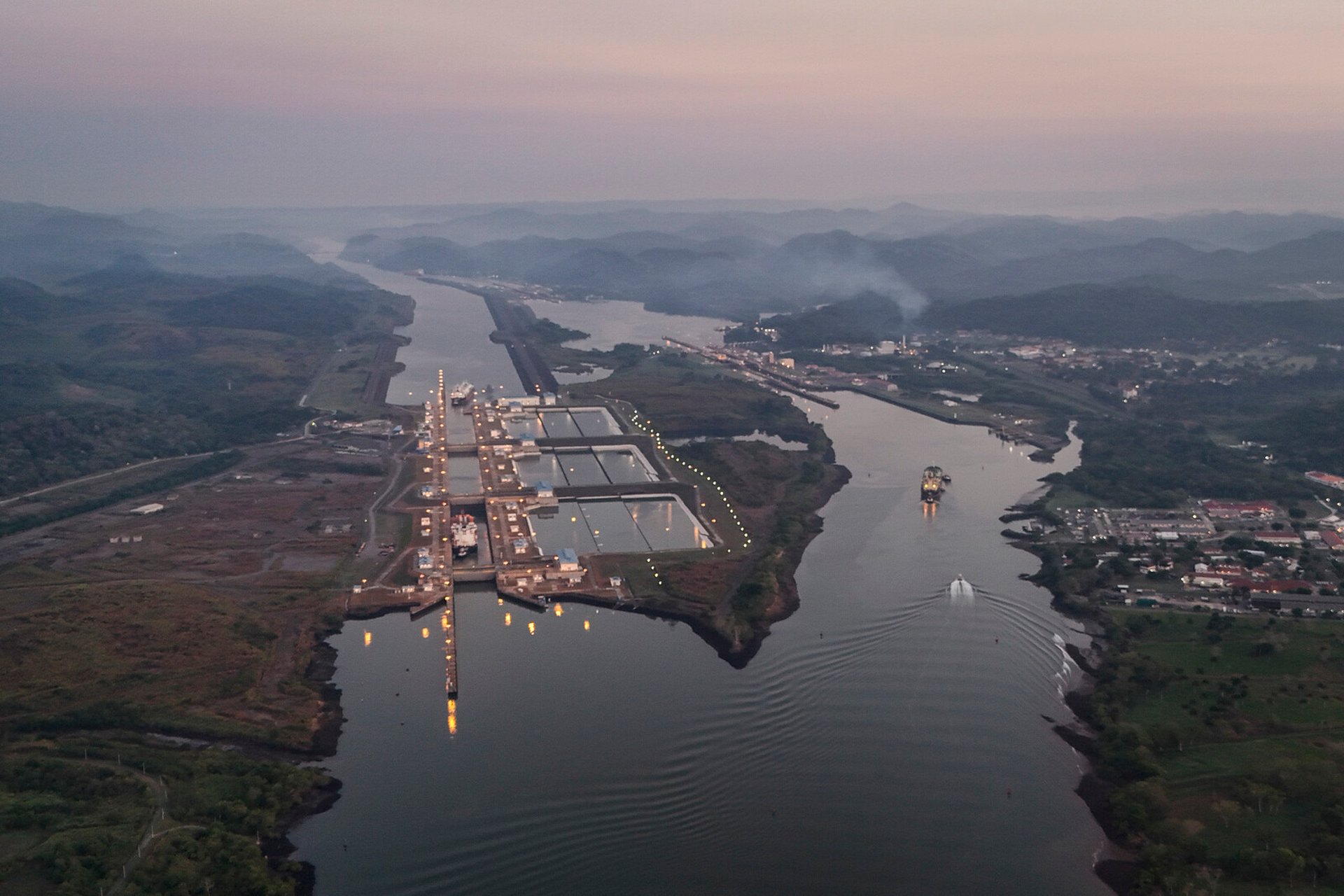 Donald Trump threatens to retake the Panama Canal