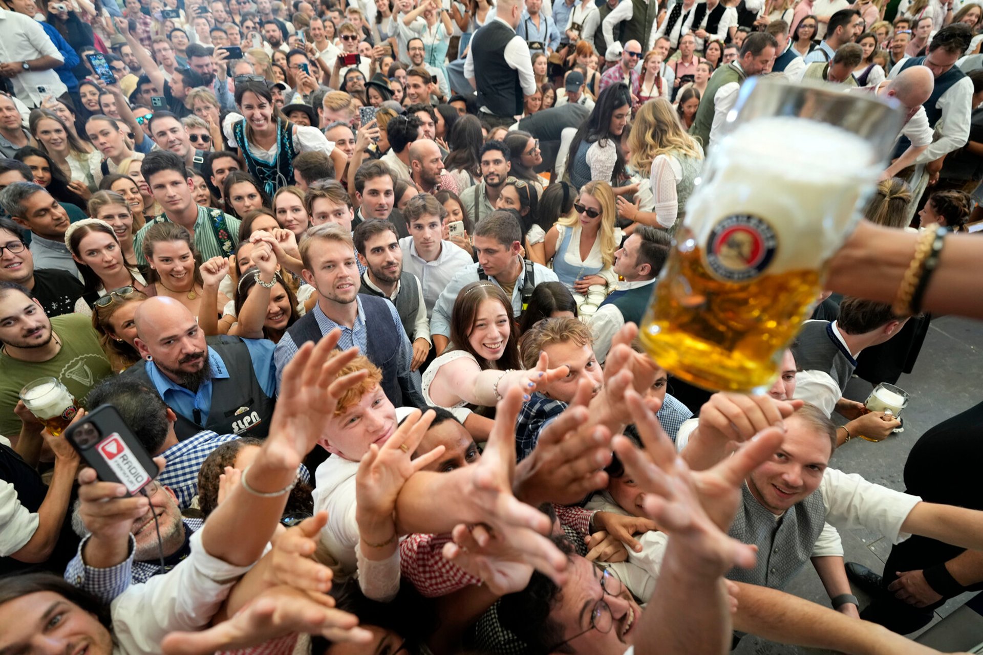 Oktoberfest tightens security after knife attack