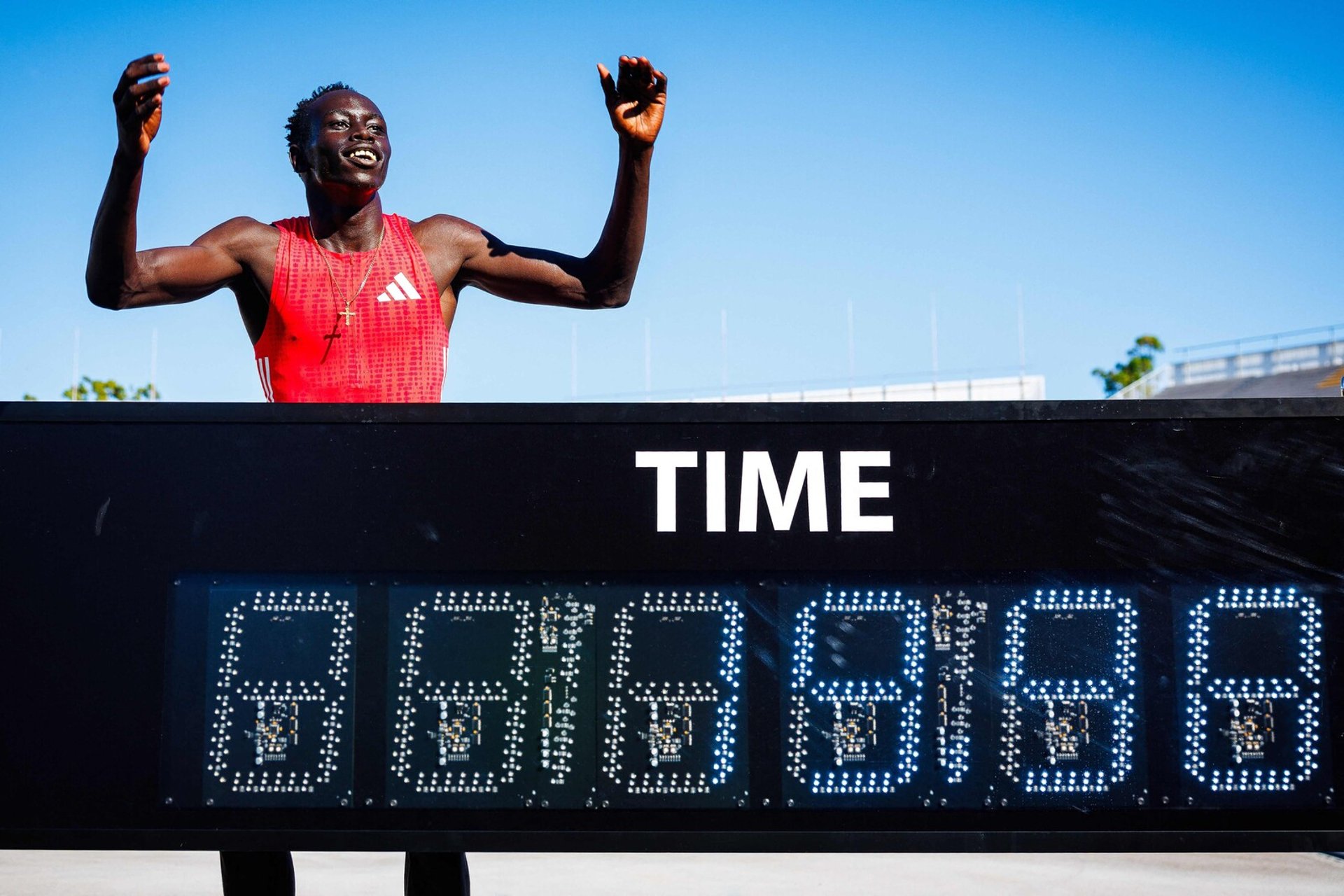 17-year-old's super time – challenges Bolt